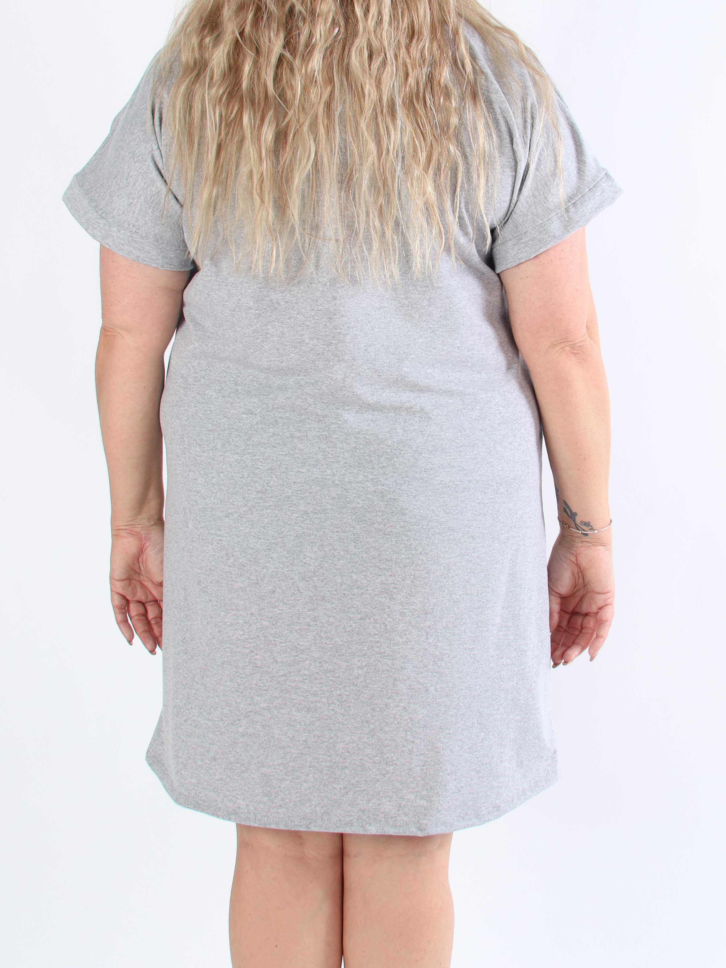 Tasmine - Plus size Brooklyn t-shirtklänning i mjuk bomull