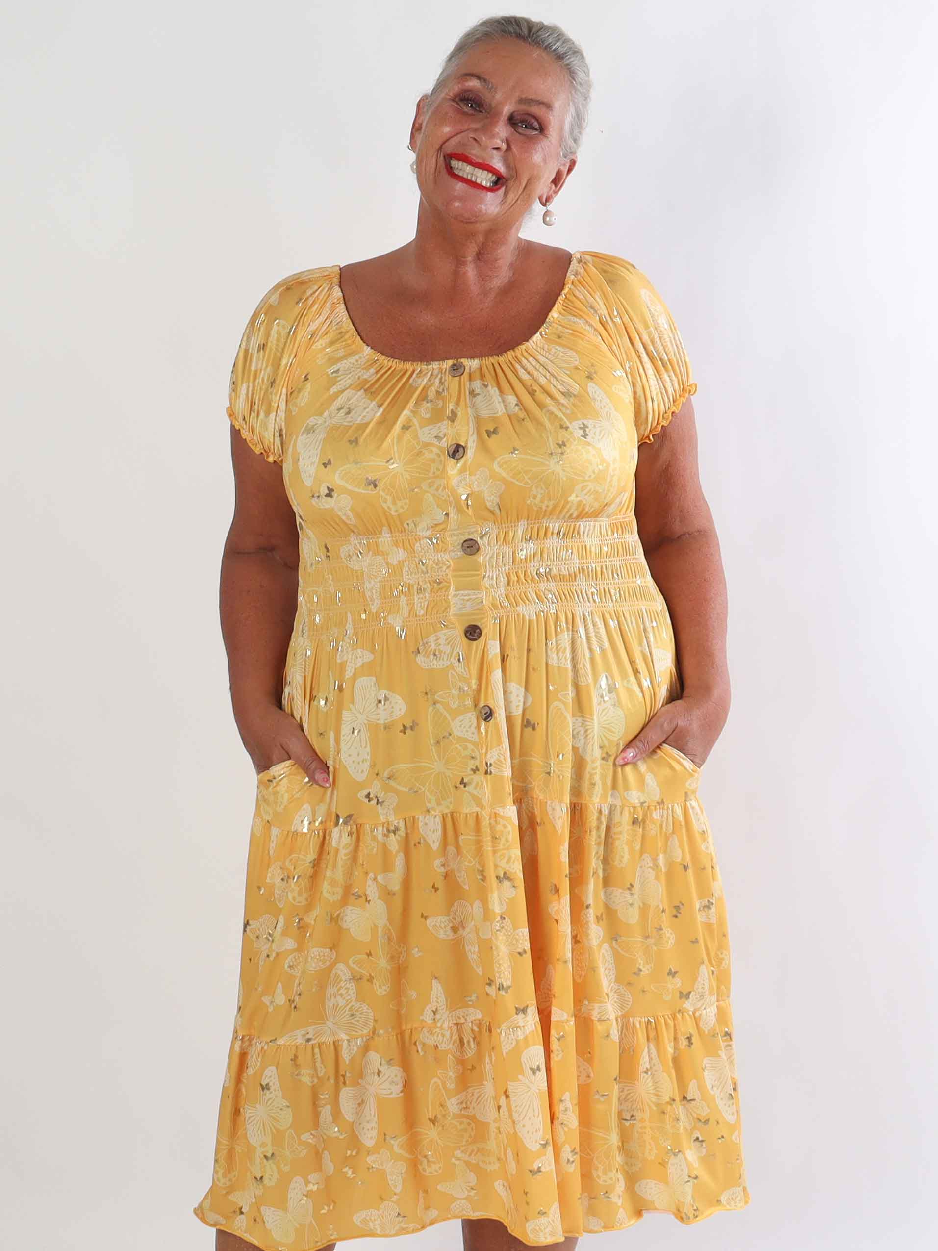 Tea Butterfly - Plus size kjole med smukt sommerfugleprint og elastisk udskæring