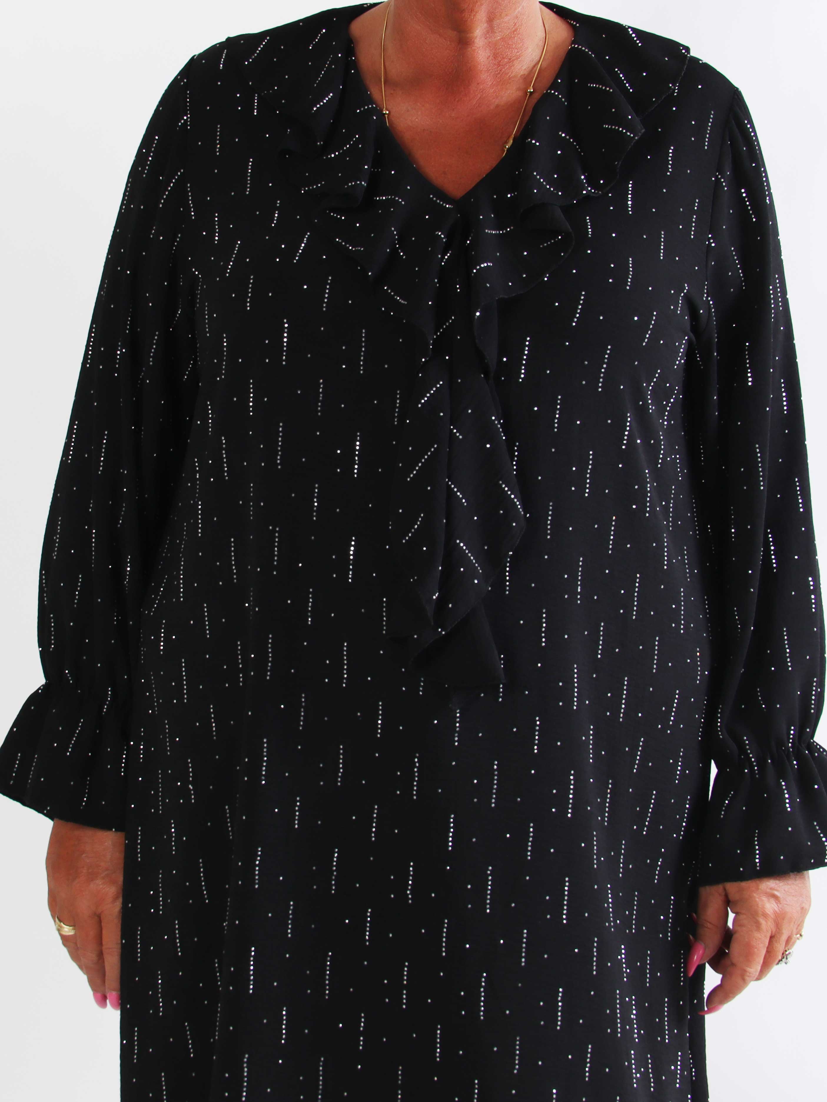 Tessalia - Plus size tunikakjole med fine similisten og feminine flæsedetaljer