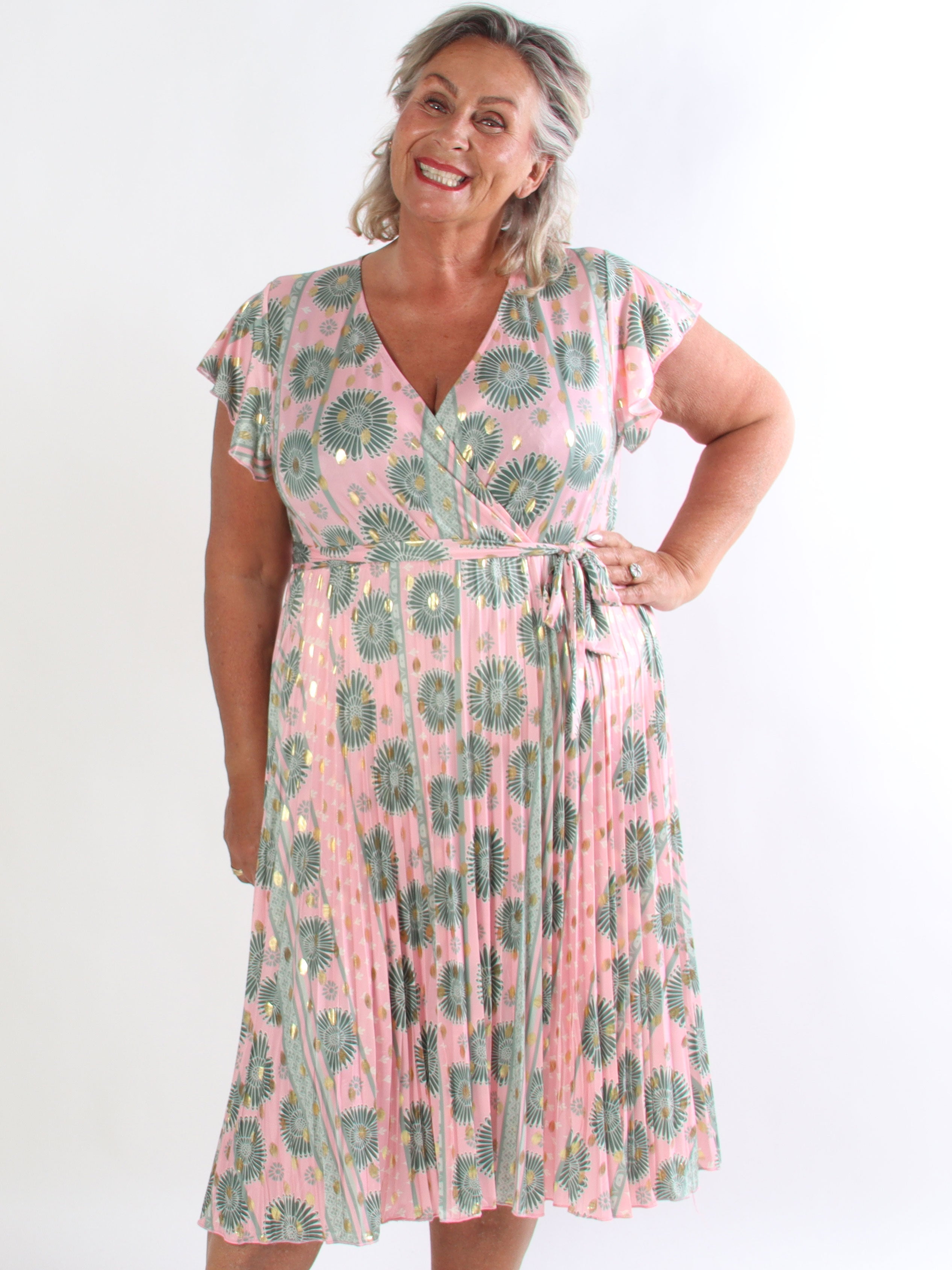 Toledo Sunburst - Plus size mønstret kjole i elastisk stof med plisseringer