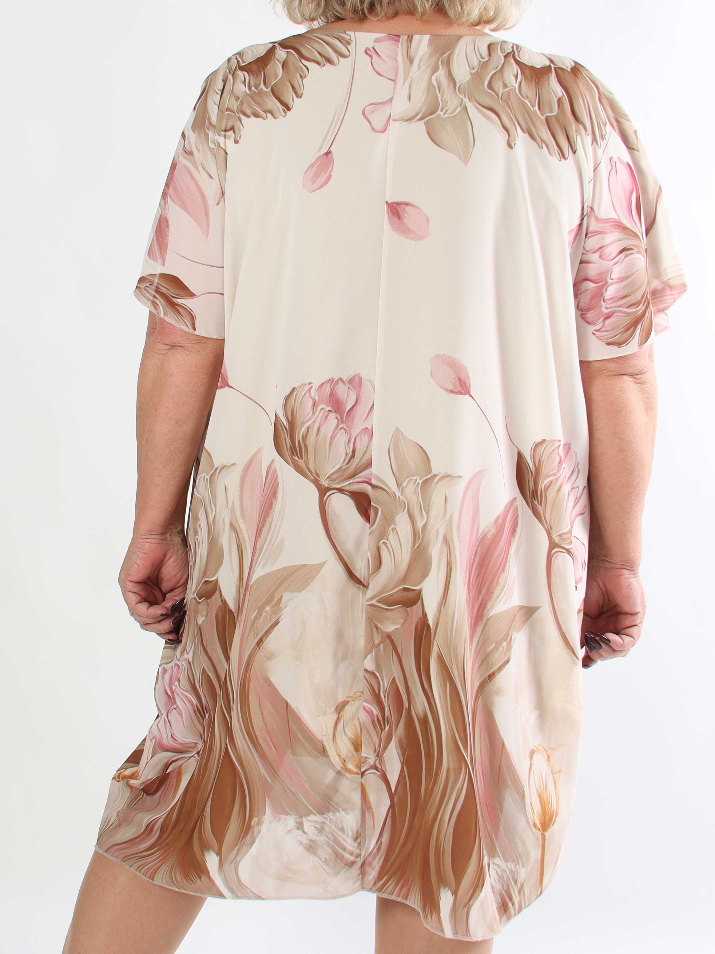 Tricia - Plus size tunikakjole med chiffonlag med blomstermotiver