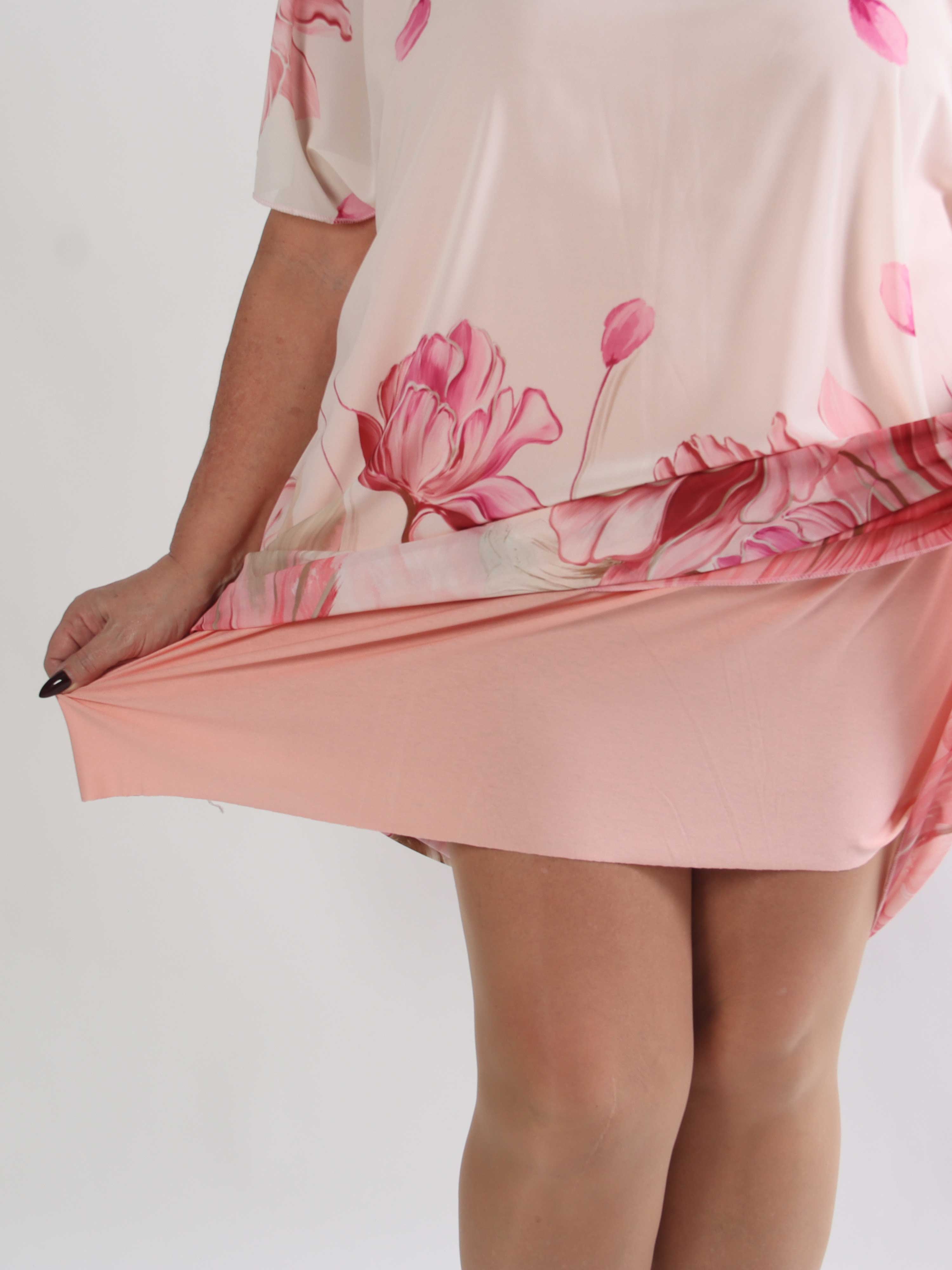 Tricia - Plus size tunikakjole med chiffonlag med blomstermotiver