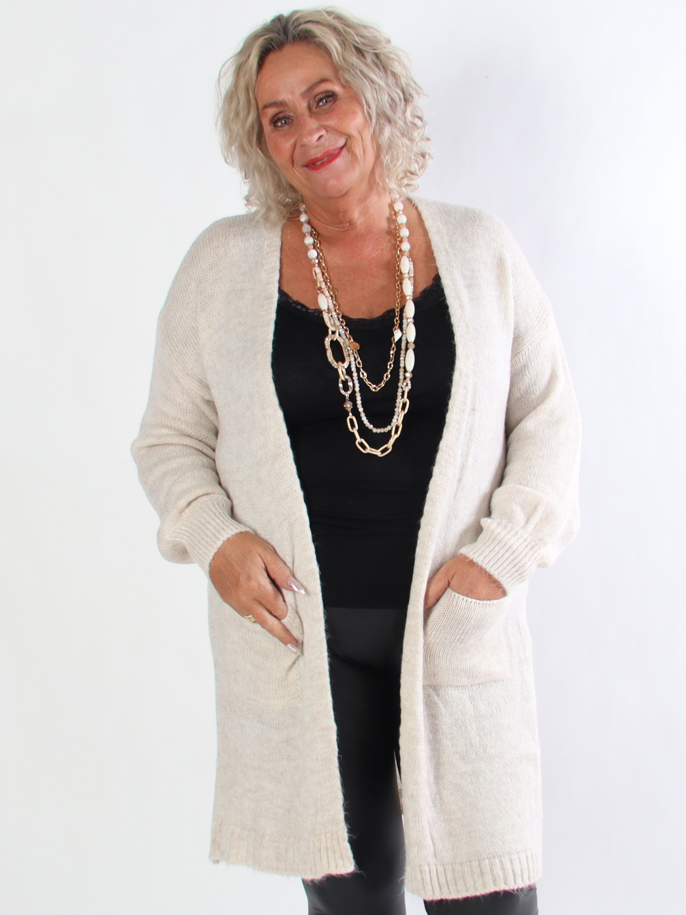 Valentine - Stickad plus size kofta med fickor