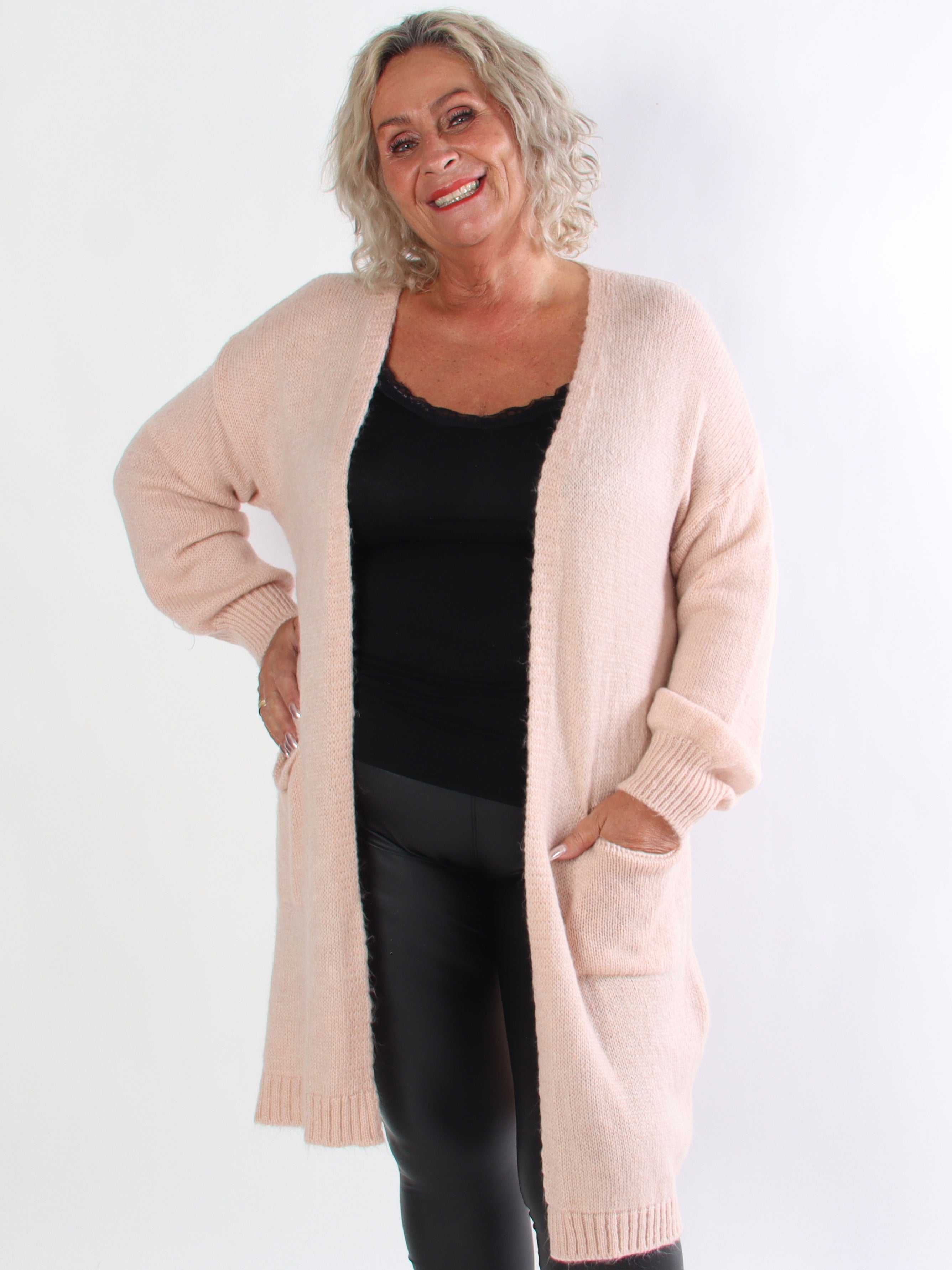 Valentine - Stickad plus size kofta med fickor