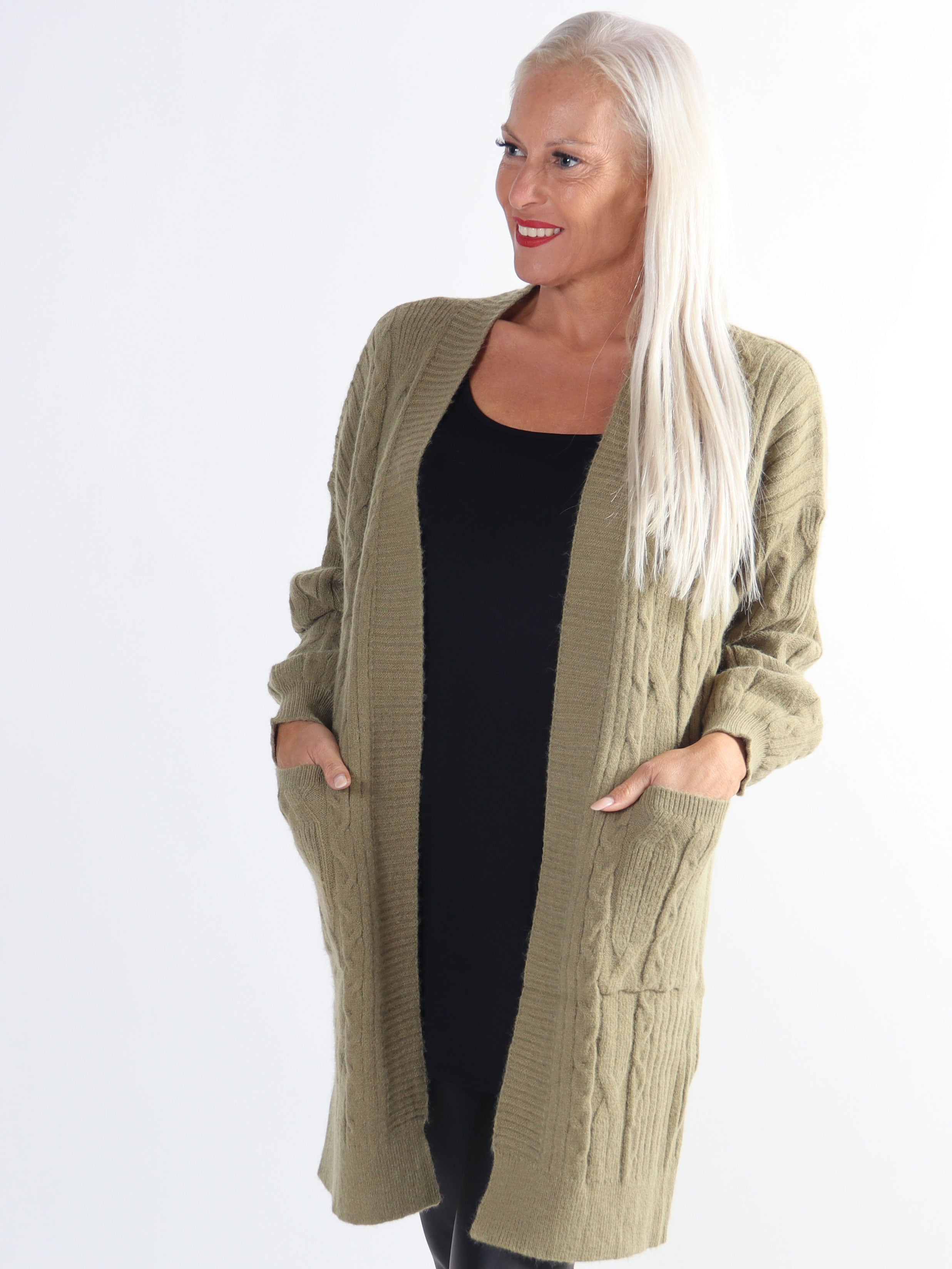 Valeria - Skön och tjock plus size stickad kofta med fickor