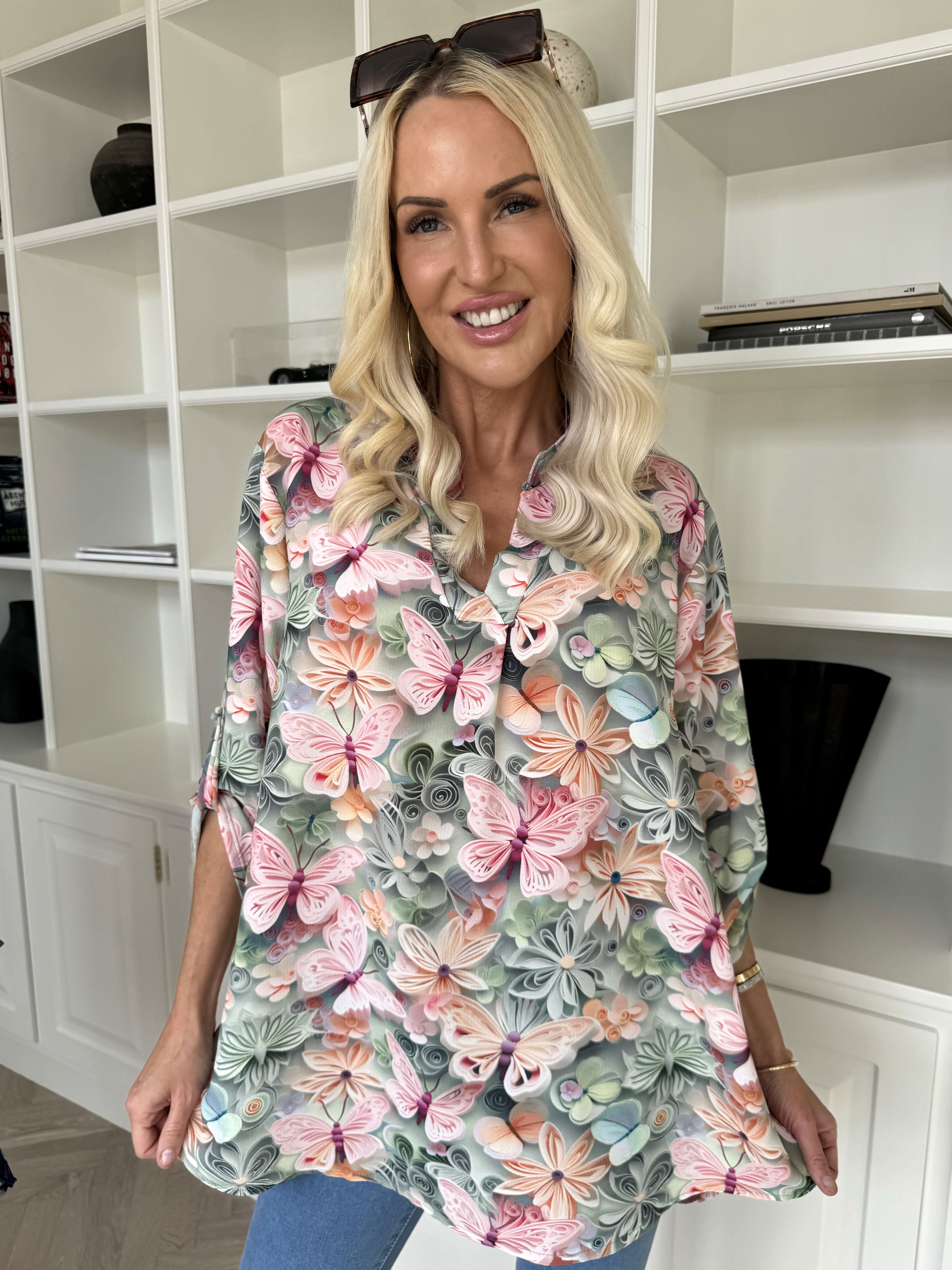 Vanesa Butterfly - Söt tunika i viskos med fjärilsmönster