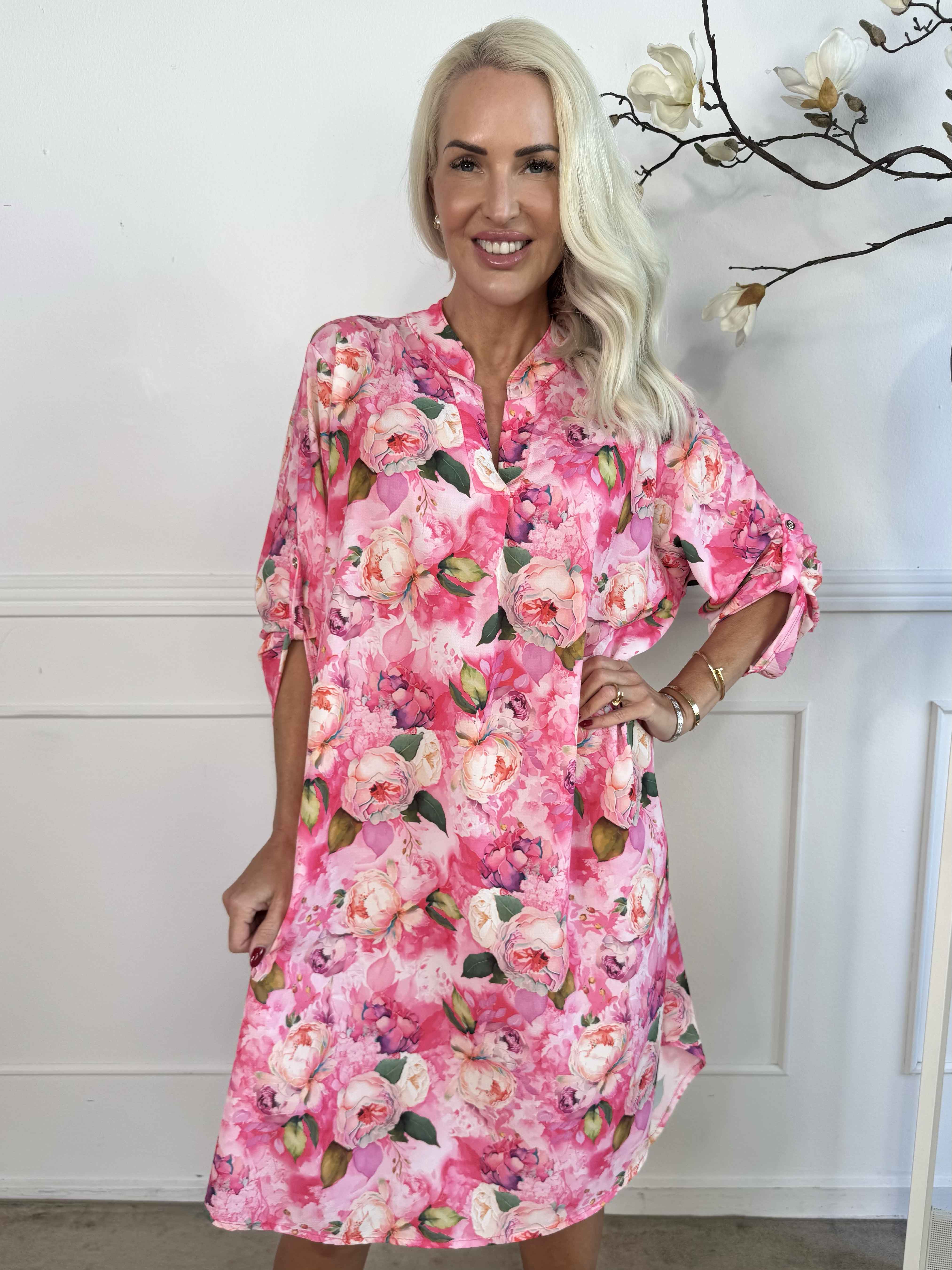 Vanesa Flower Dress - Klänning i lätt viskos med blommiga motiv