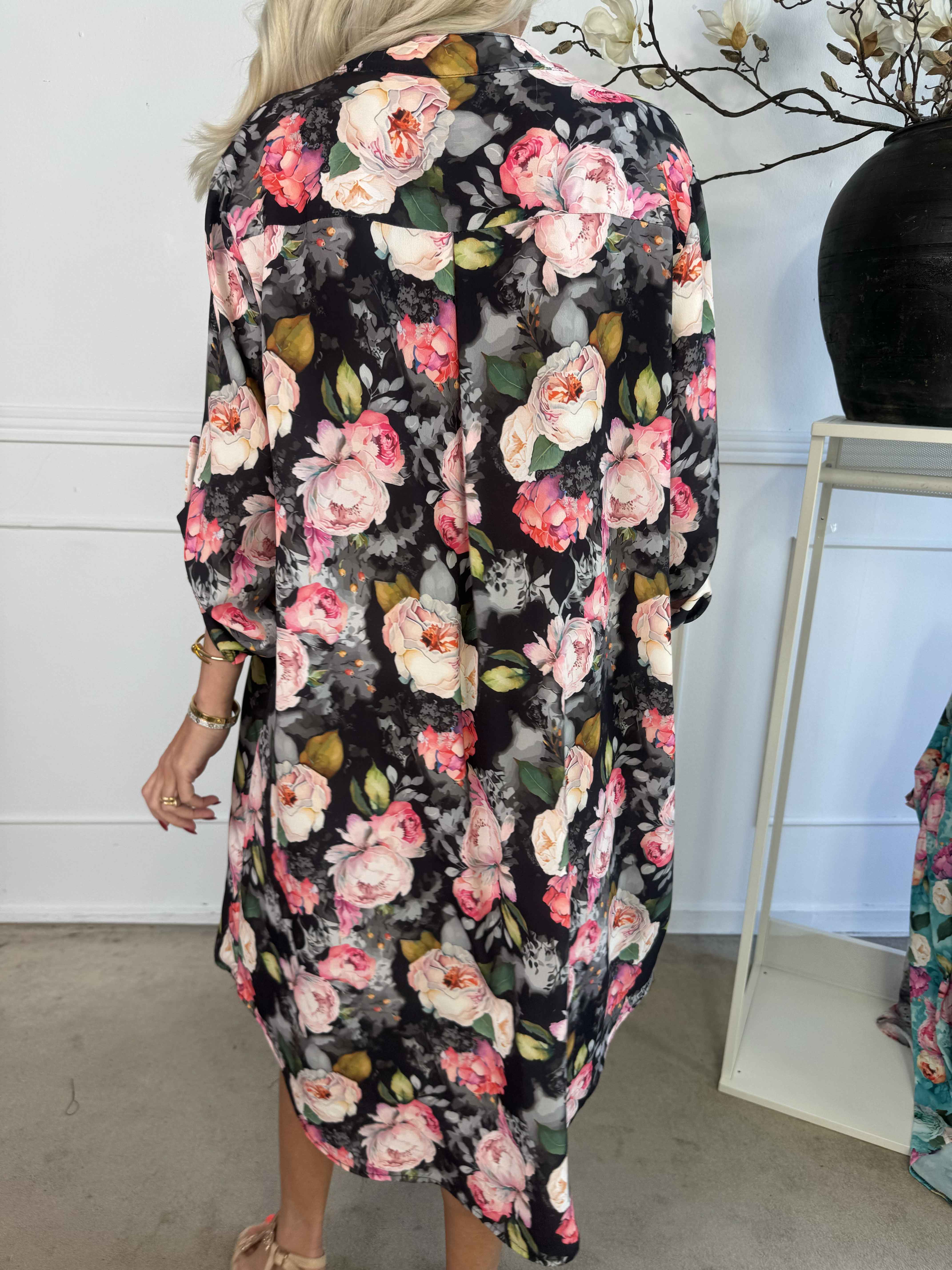 Vanesa Flower Dress - Klänning i lätt viskos med blommiga motiv