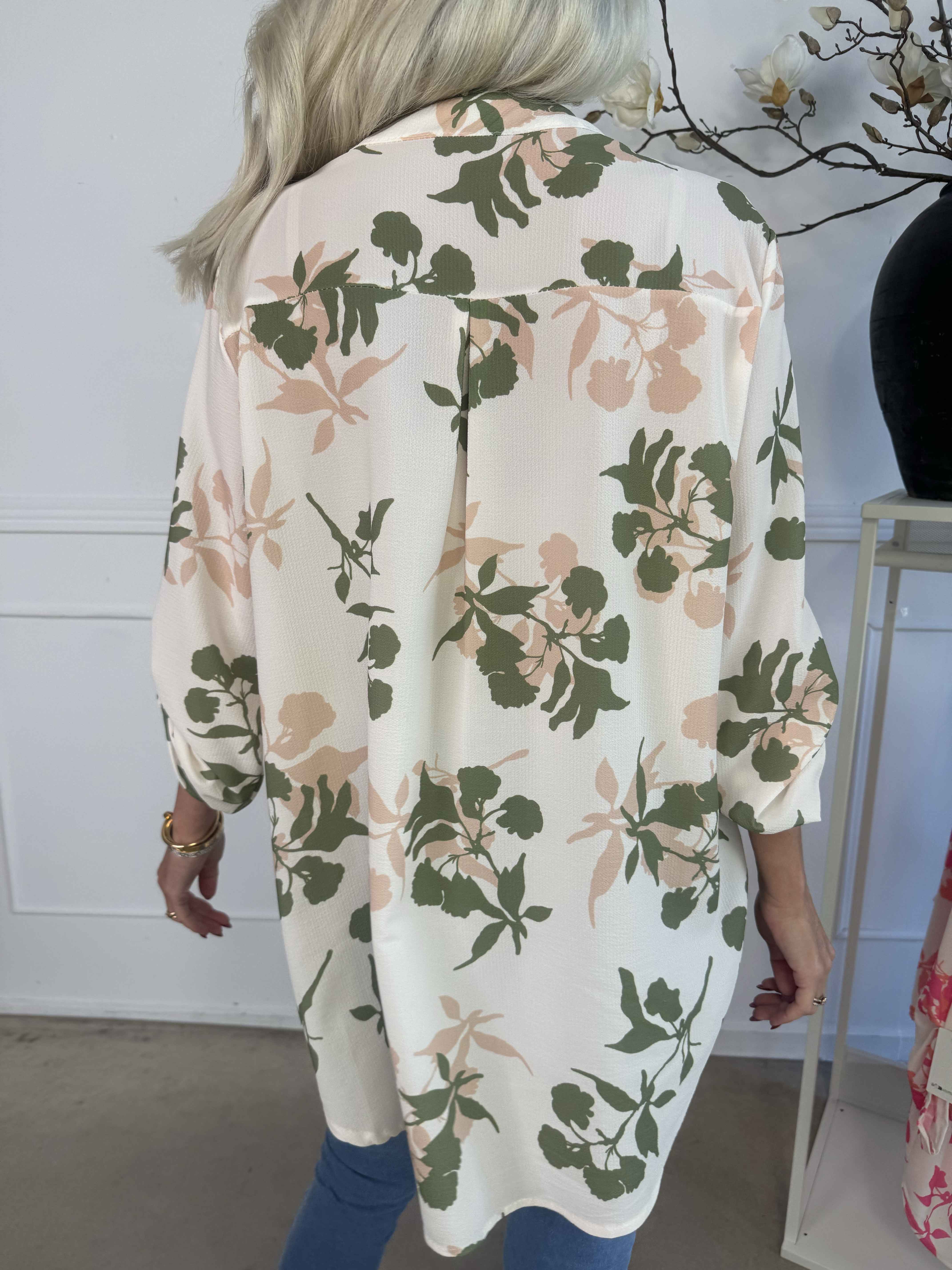 Vanesa Leaf - Tunika i lätt viskos med bladmotiv