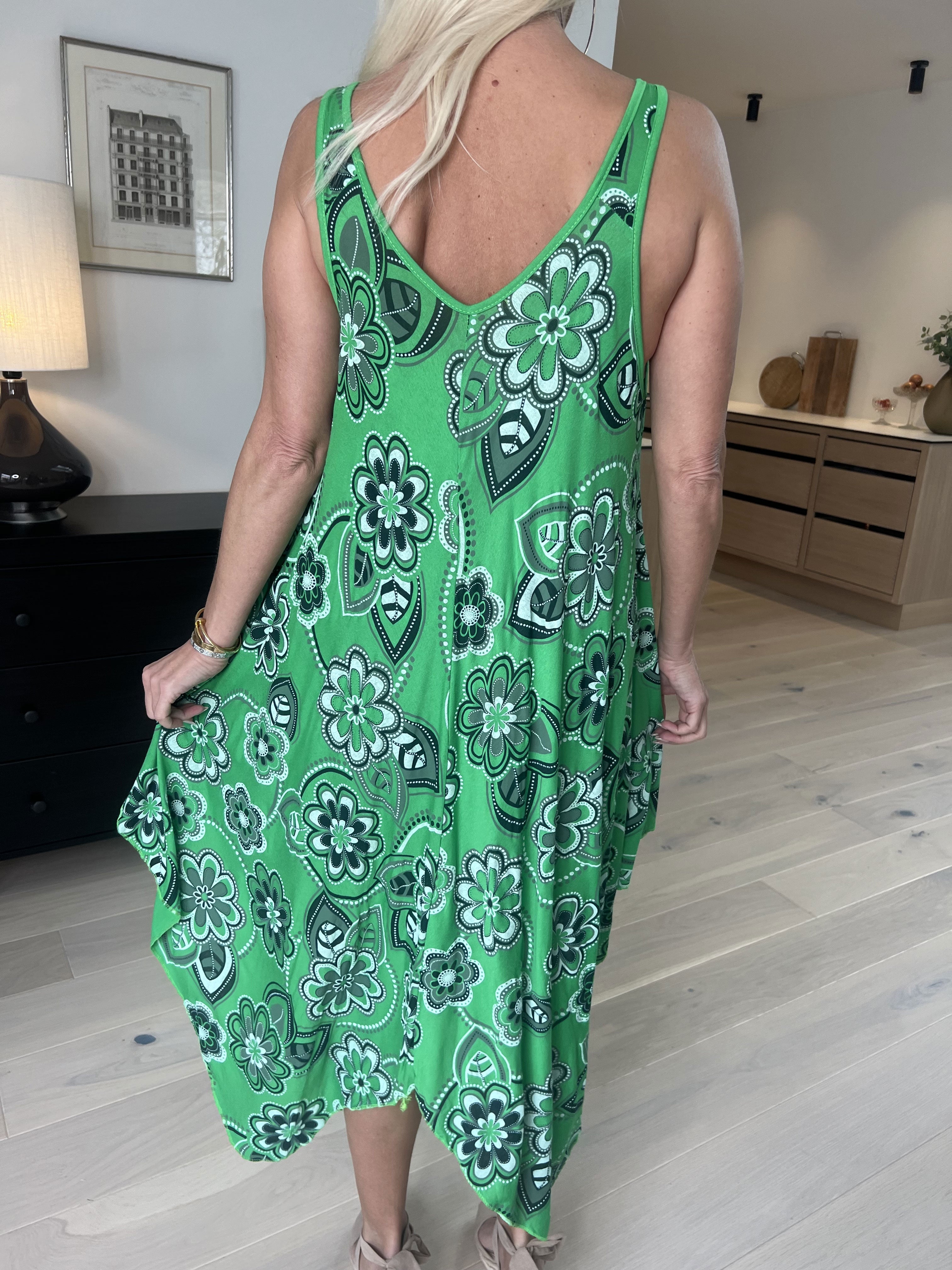 Veronica Flower - Sommarklänning med blommigt tryck och breda axelband