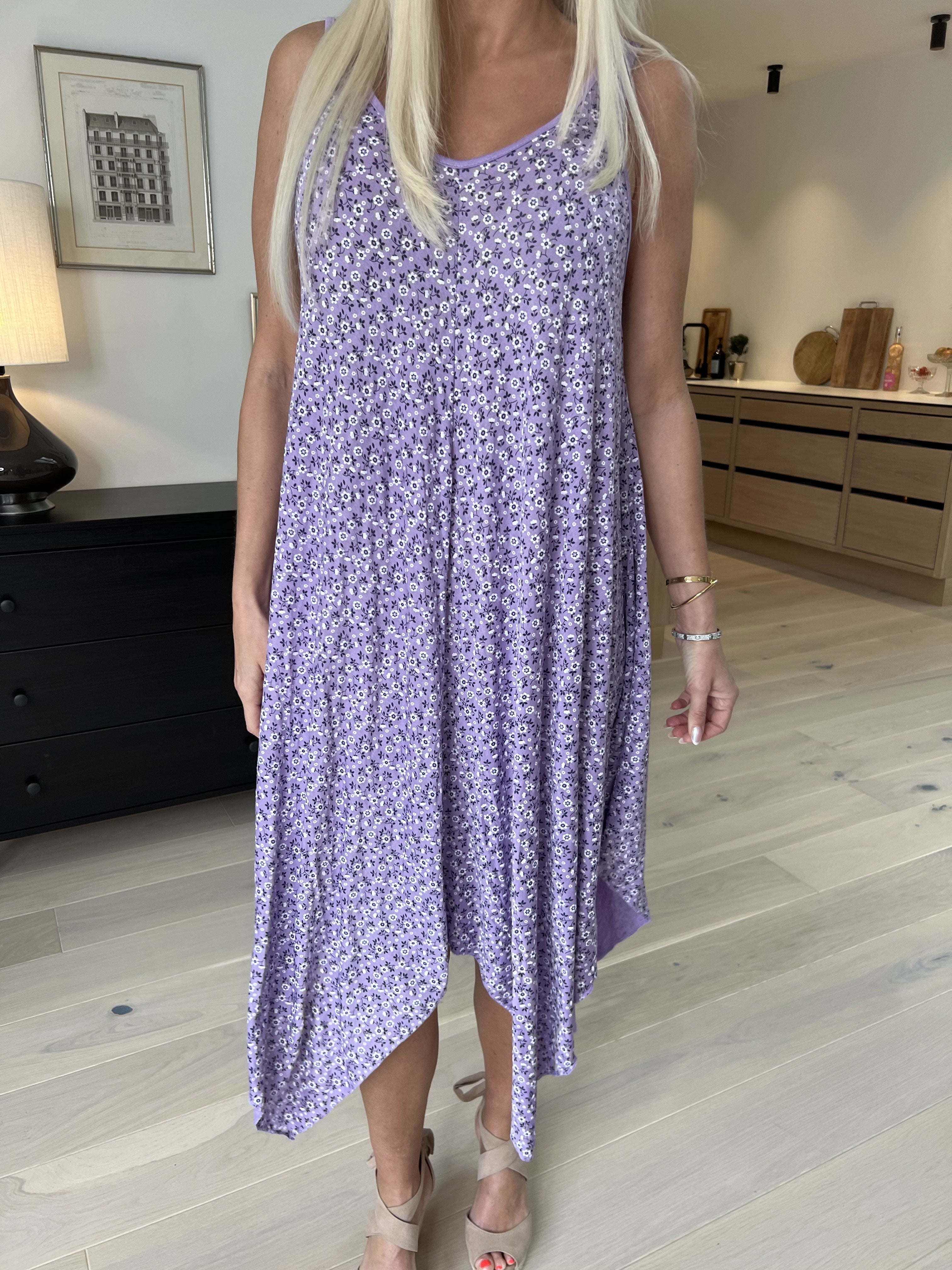 Veronica Small Flower - Sommarklänning med blommigt tryck och breda axelband