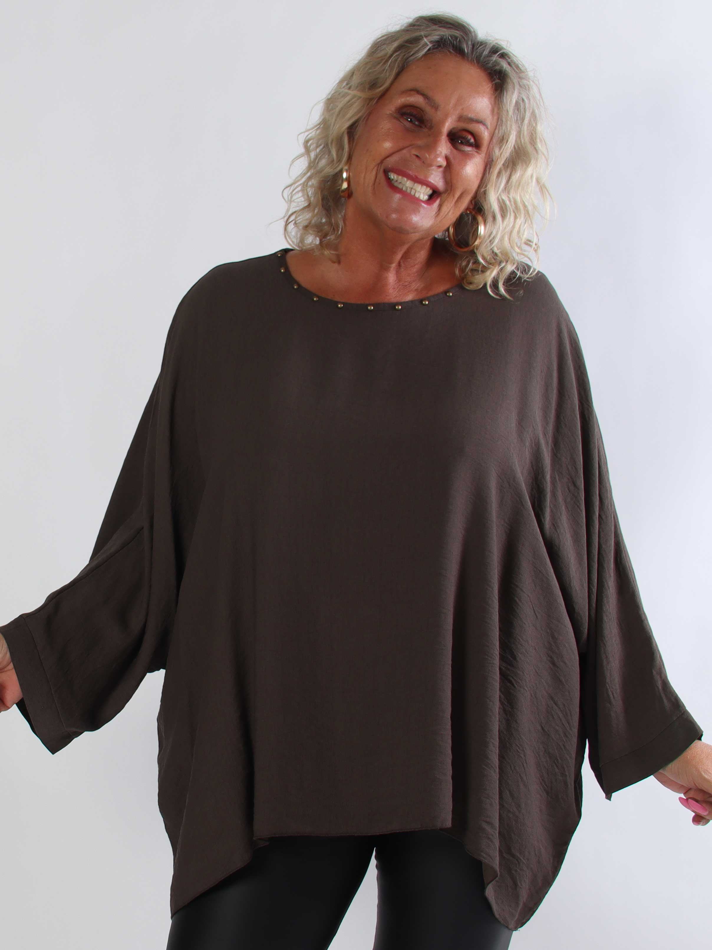 Vienna Shirt - Plus size tunikabluse i viskose med flagermusærmer og fine nittedetaljer