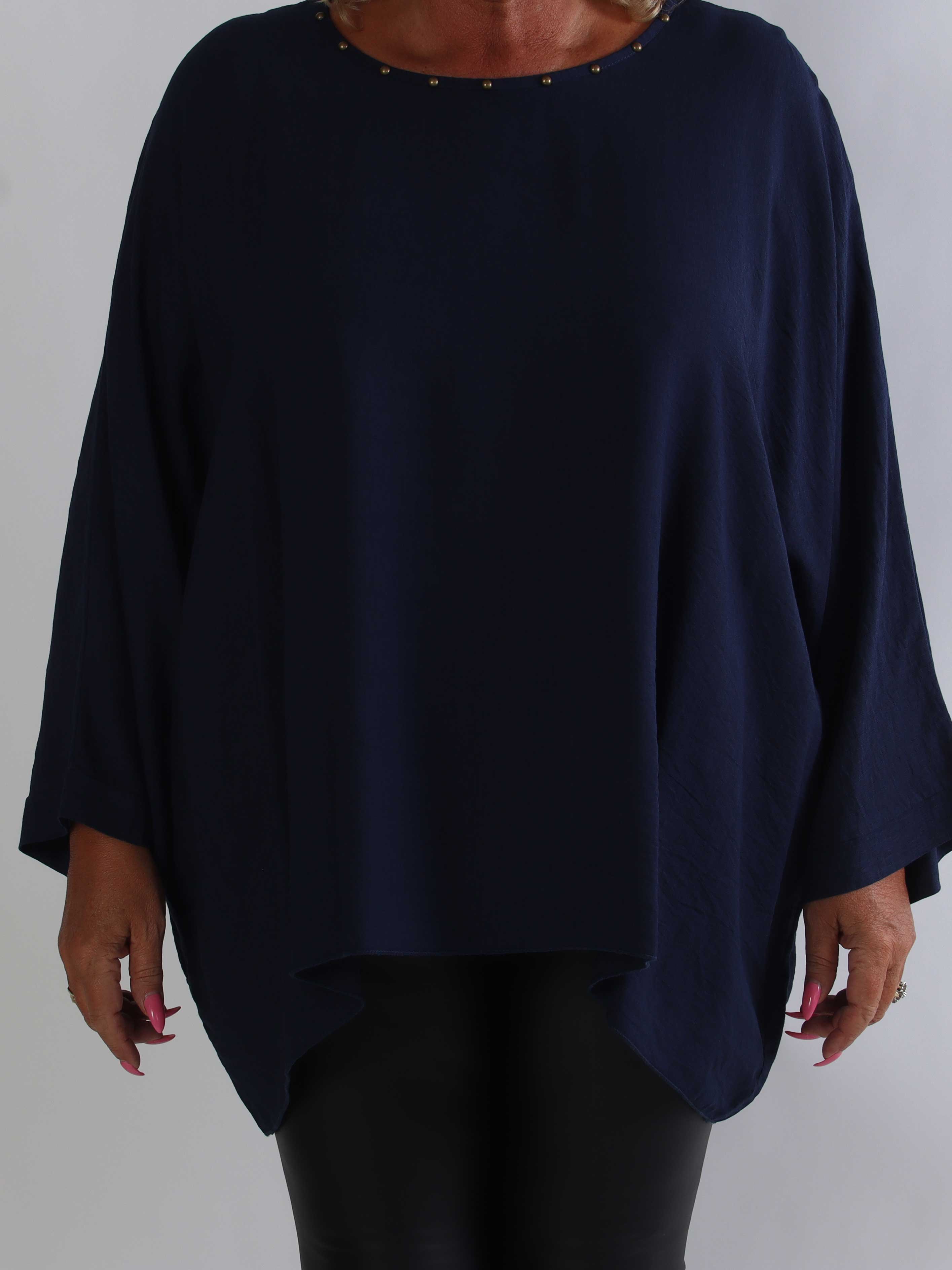 Vienna Shirt - Plus size tunikabluse i viskose med flagermusærmer og fine nittedetaljer