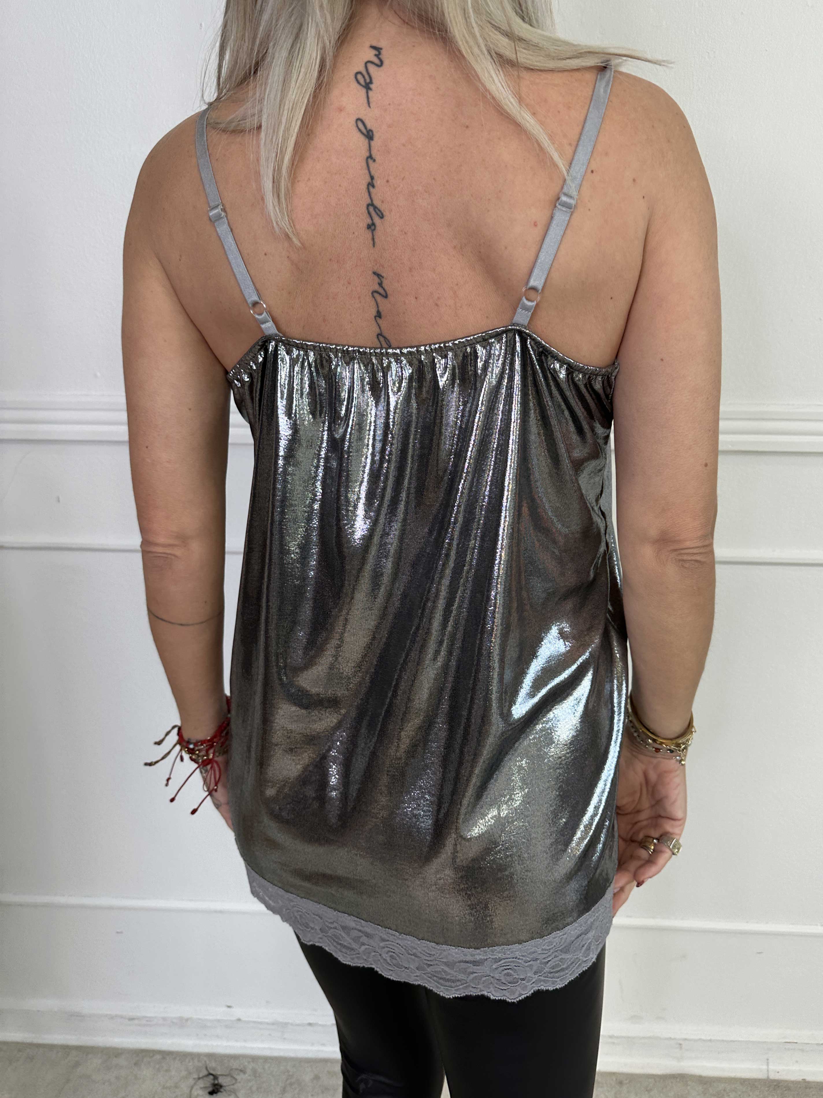 Vivil - Shiny elastisk topp med spetskanter