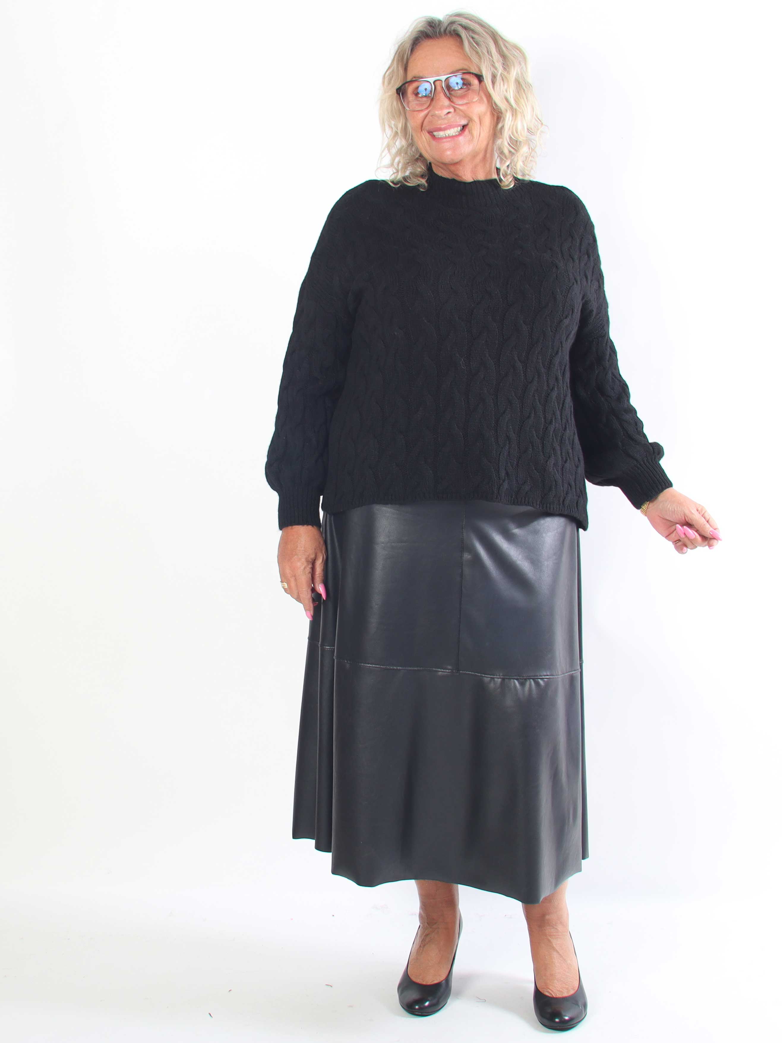 Willow - Stilfuld plus size nederdel i læderlook med elastisk talje