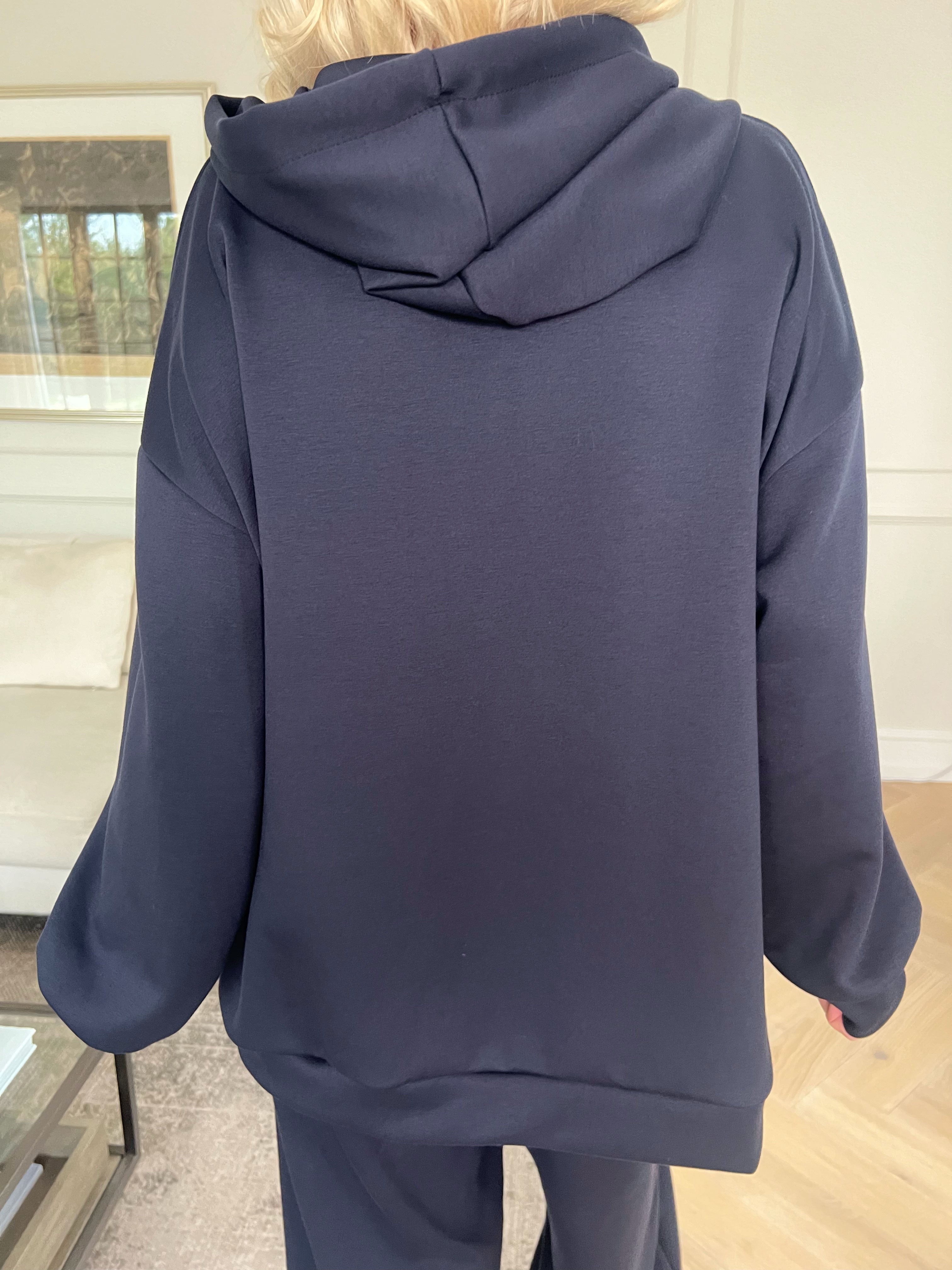 Winona - Blødt oversized joggingsæt i viskose med Vogue stående på bluse og bukser