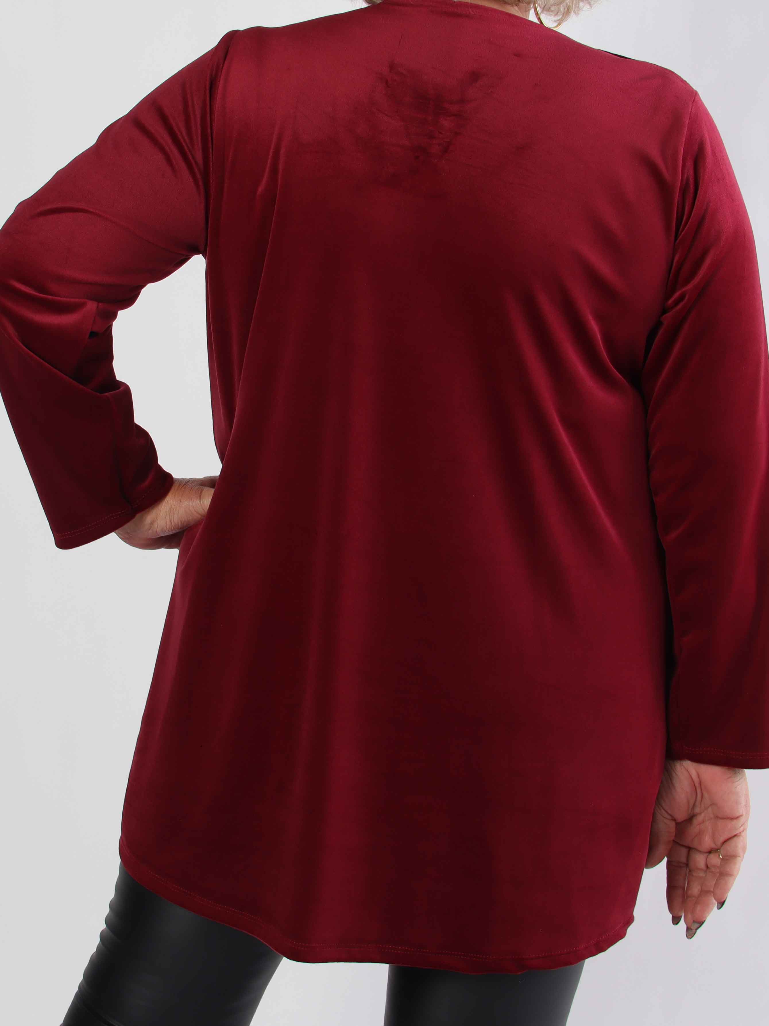 Ylva - Mjuk plus size tunikaklänning i velour med guldfärgad brosch