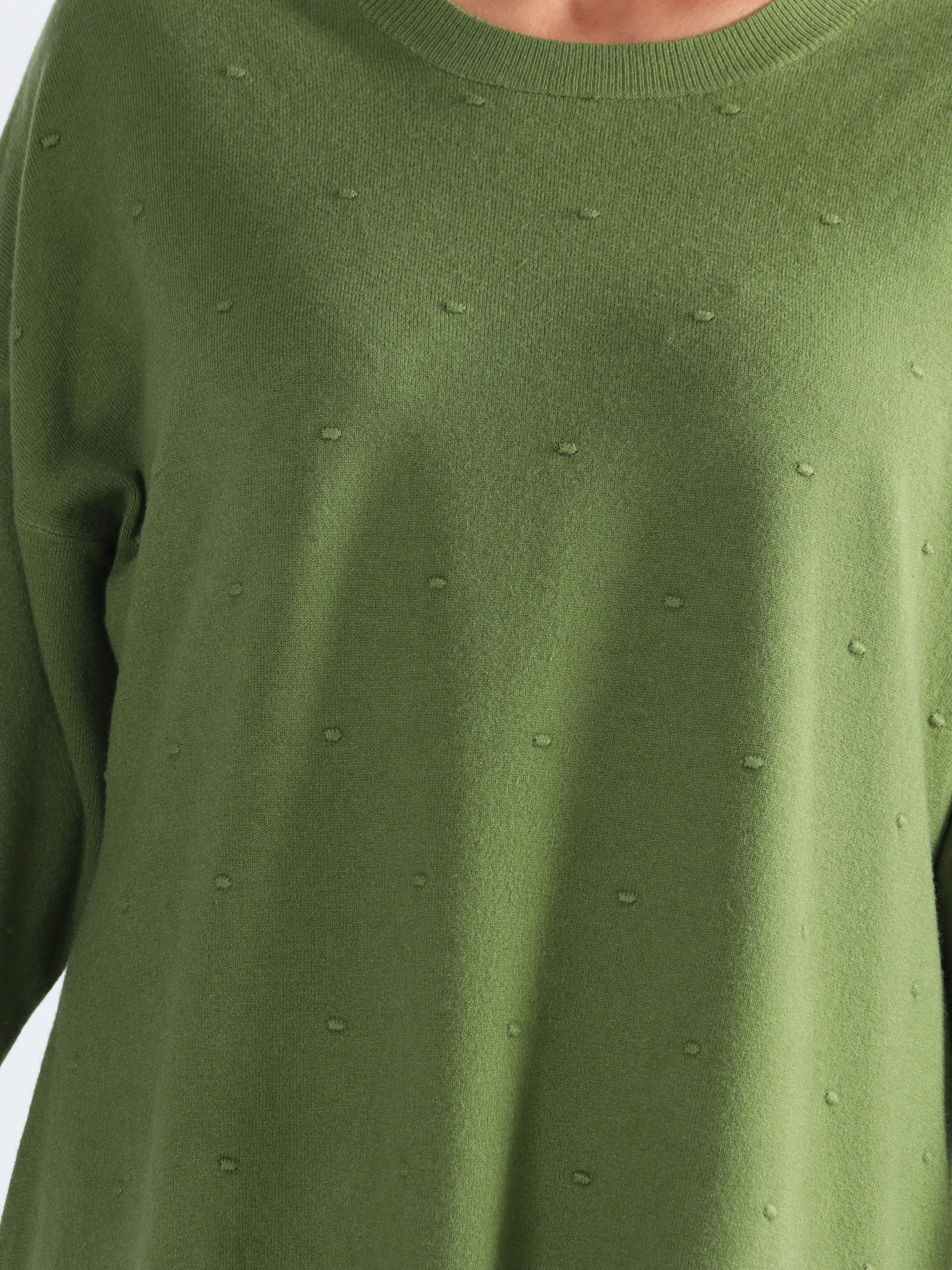Zina - Plus size tröja med prickiga detaljer i tyget