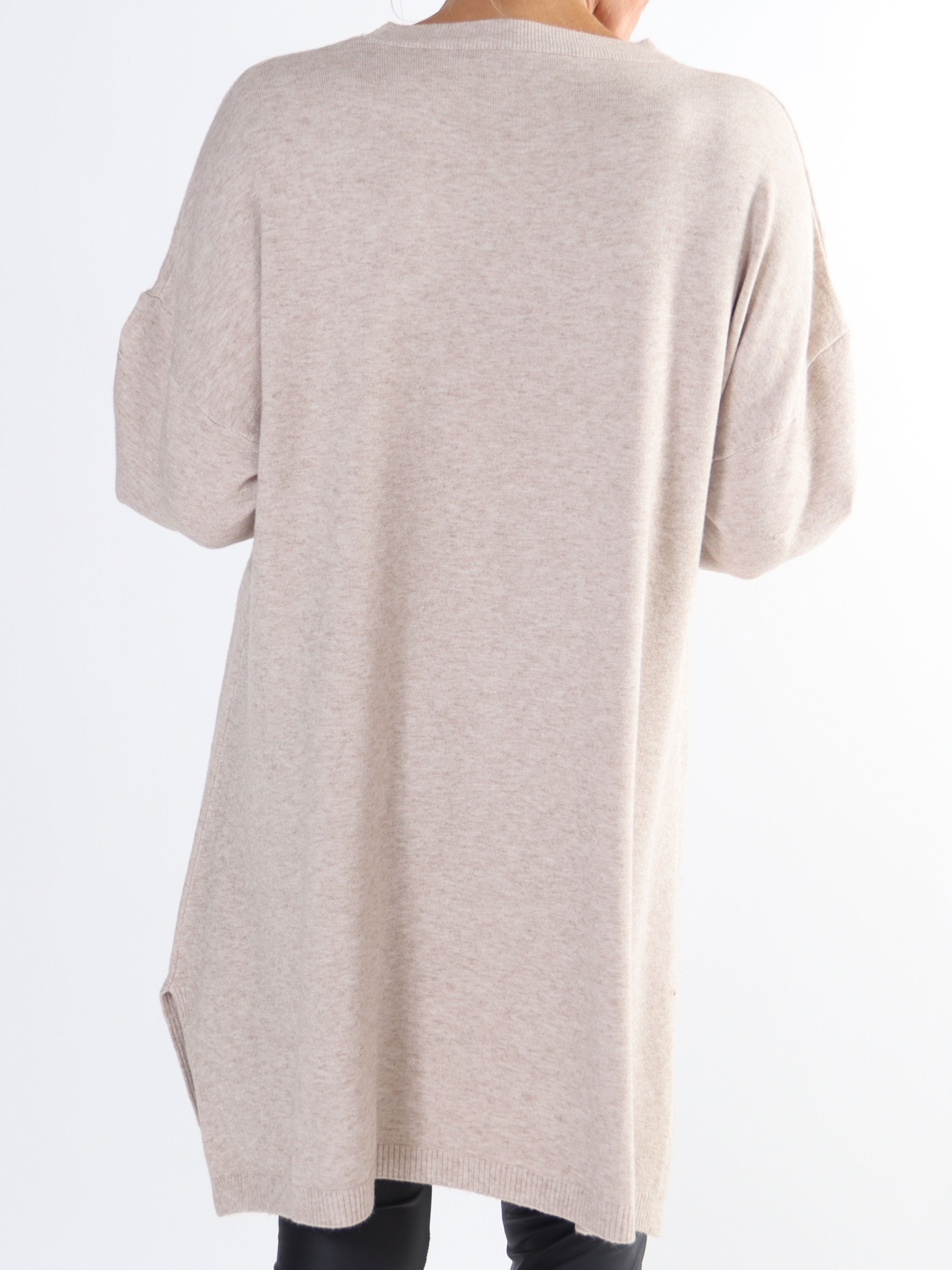 Zina - Plus size tröja med prickiga detaljer i tyget