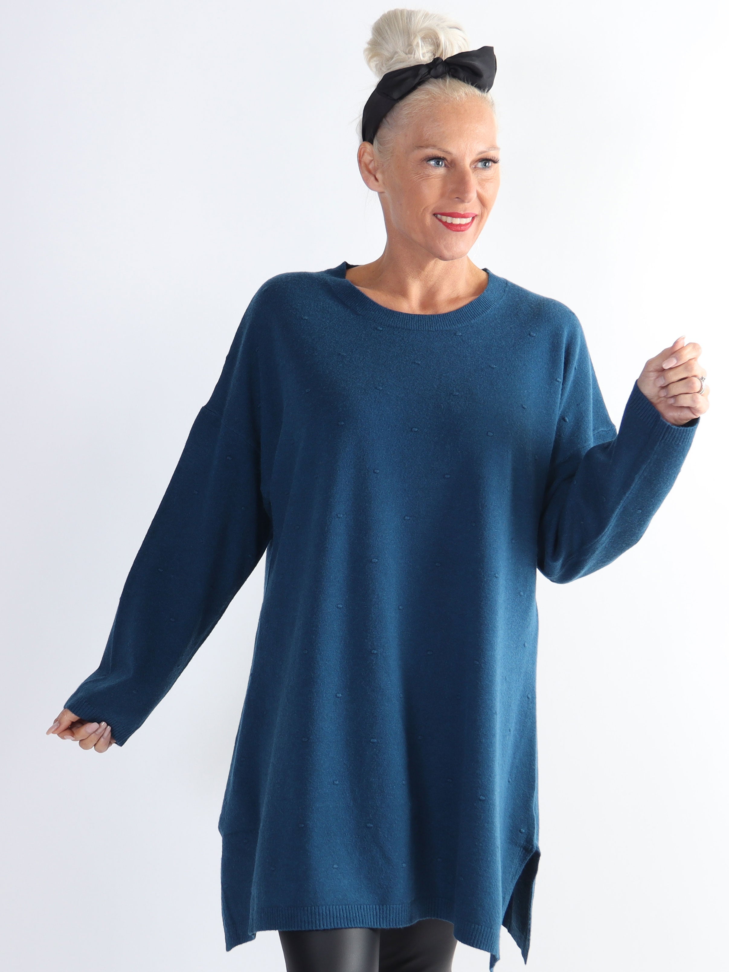 Zina - Plus size tröja med prickiga detaljer i tyget