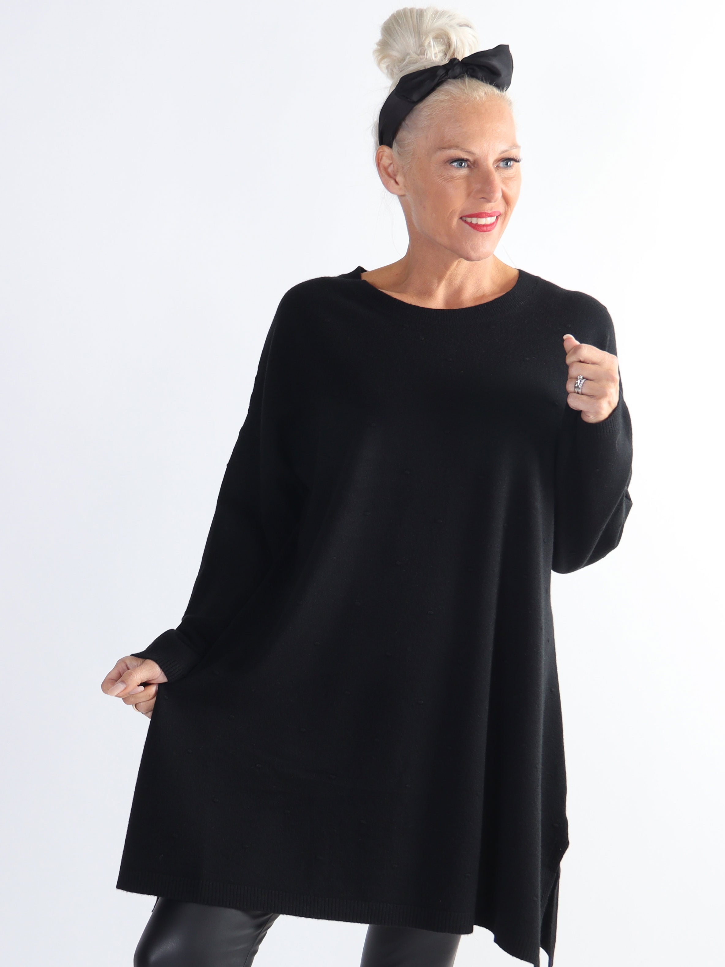 Zina - Plus size tröja med prickiga detaljer i tyget