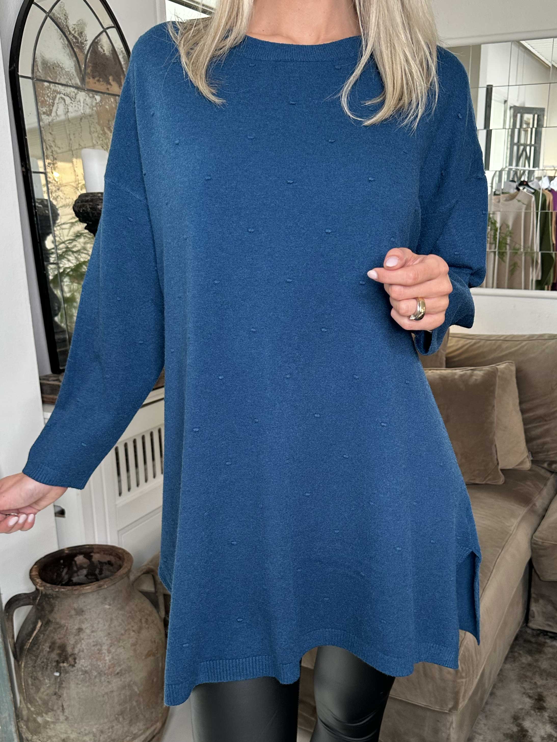 Zina - Tröja med prickiga detaljer i tyget