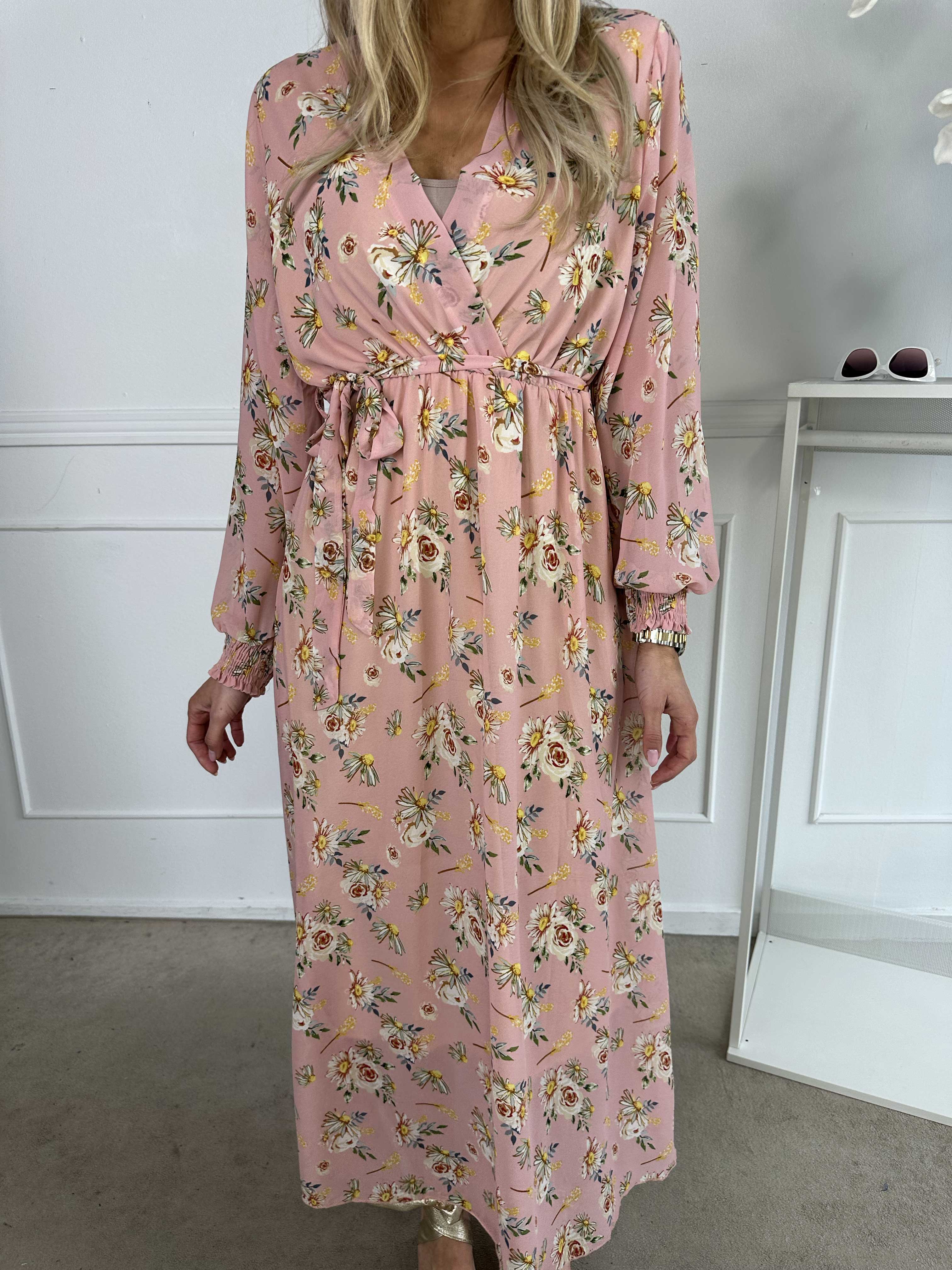 Zola - Långklänning med blommor och halvgenomskinliga ärmar