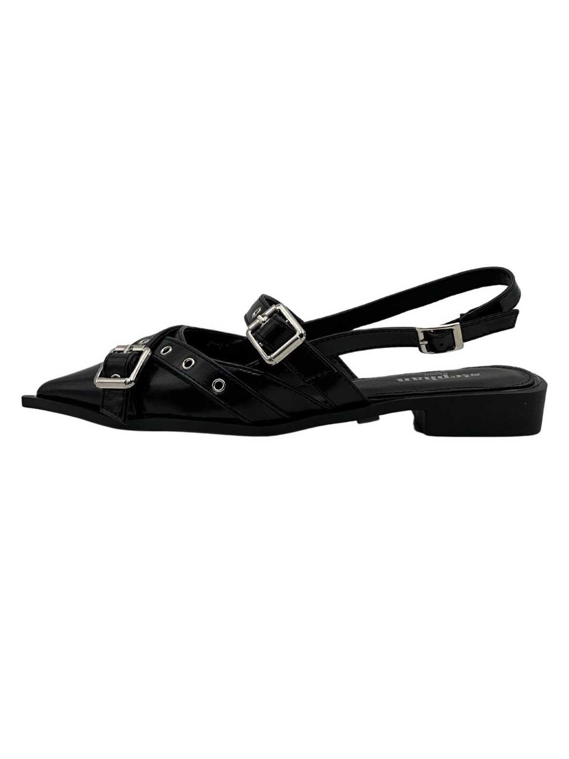 Kelsey - Spetsig sandal med spännen
