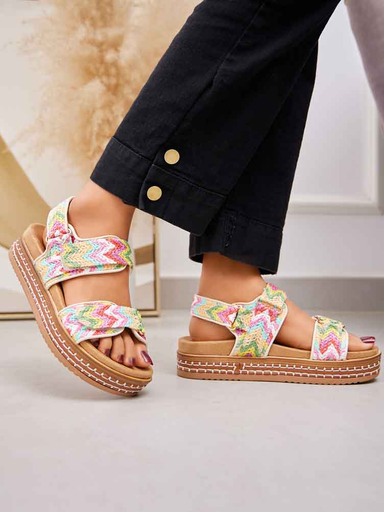 Andera - Sandaler med en bred sål og remme med fin tekstur