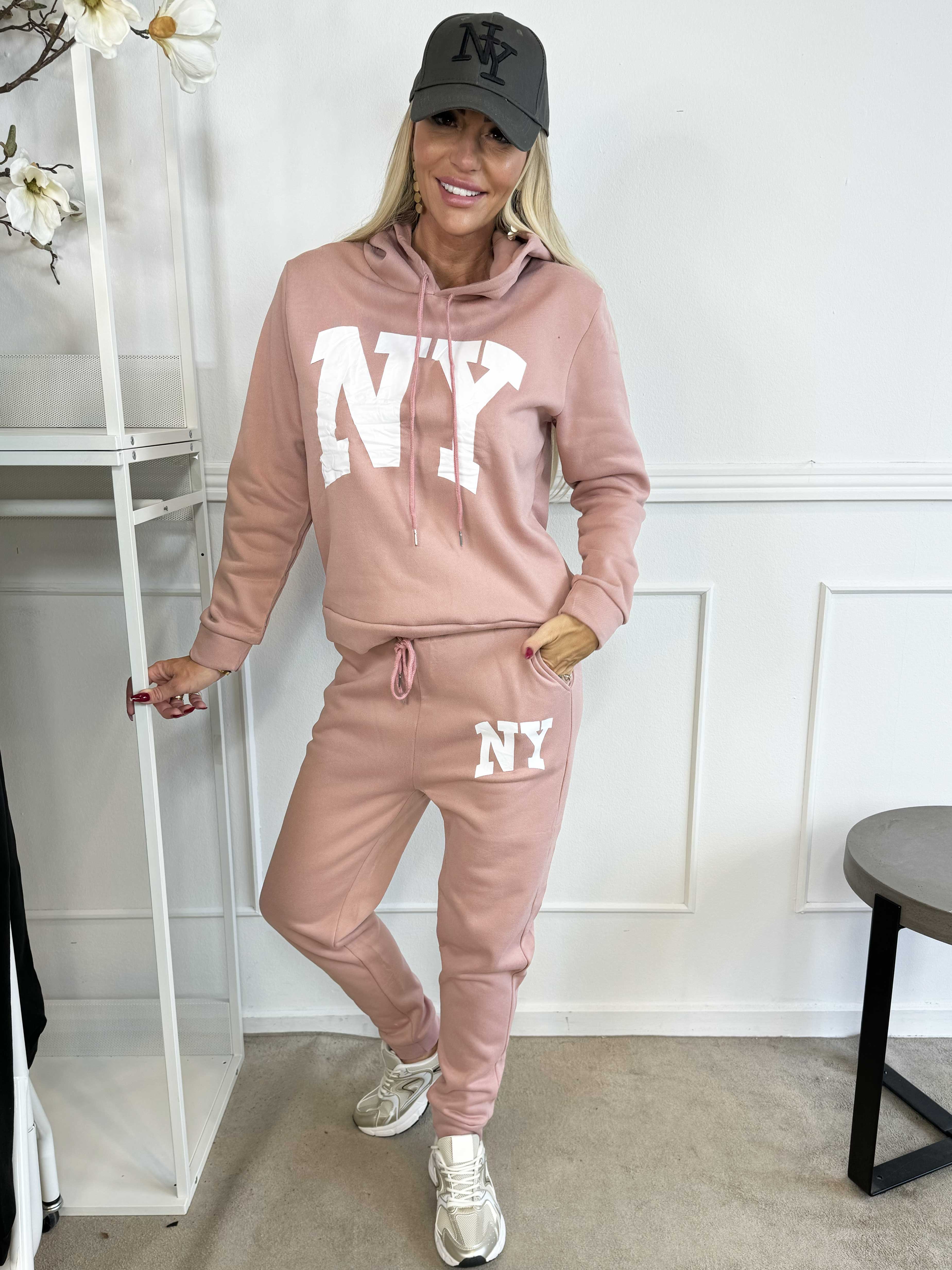 Ania - Joggingdräkt med NY-stående