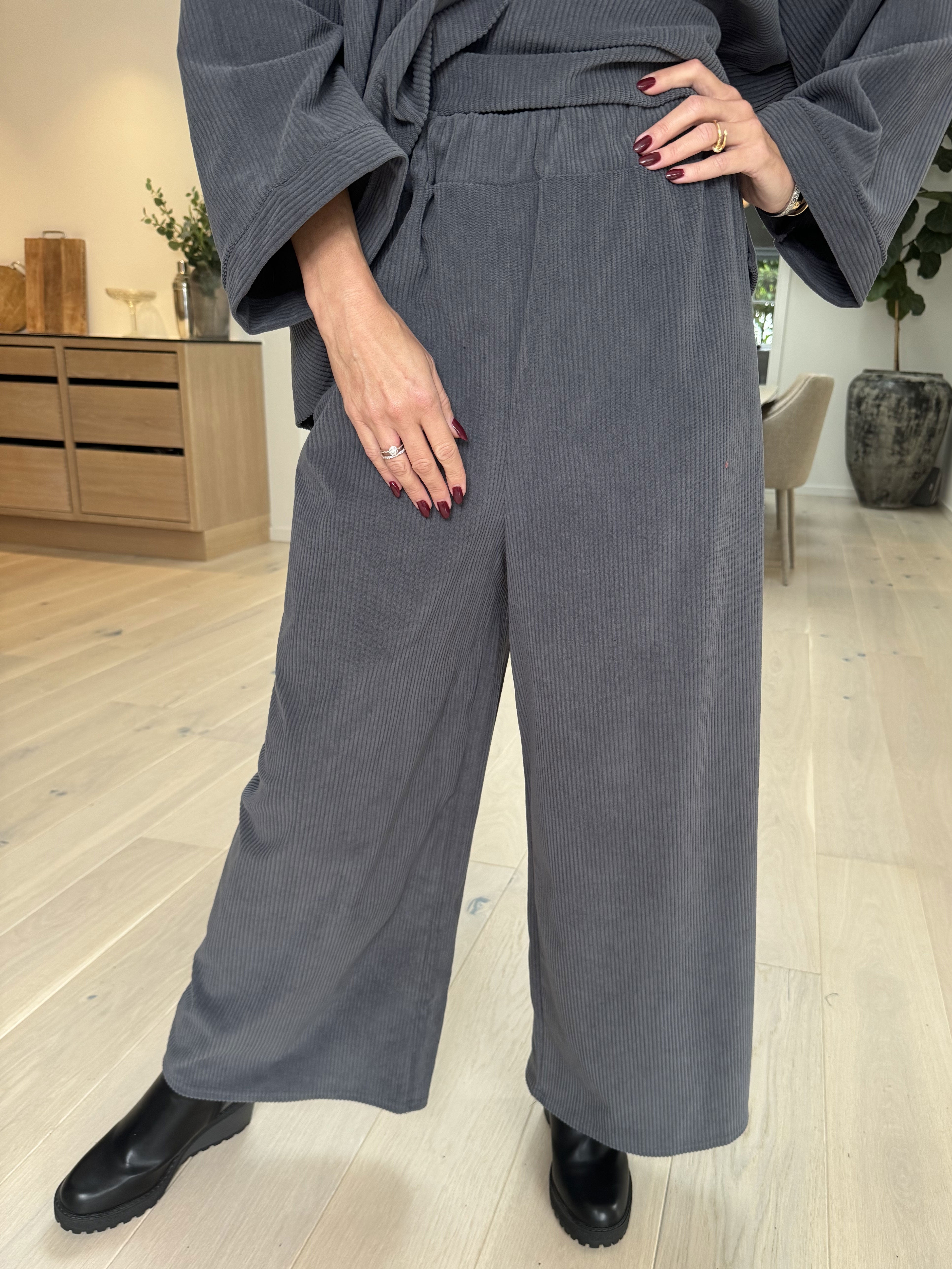 Brianne - Oversized set med ribbat tyg