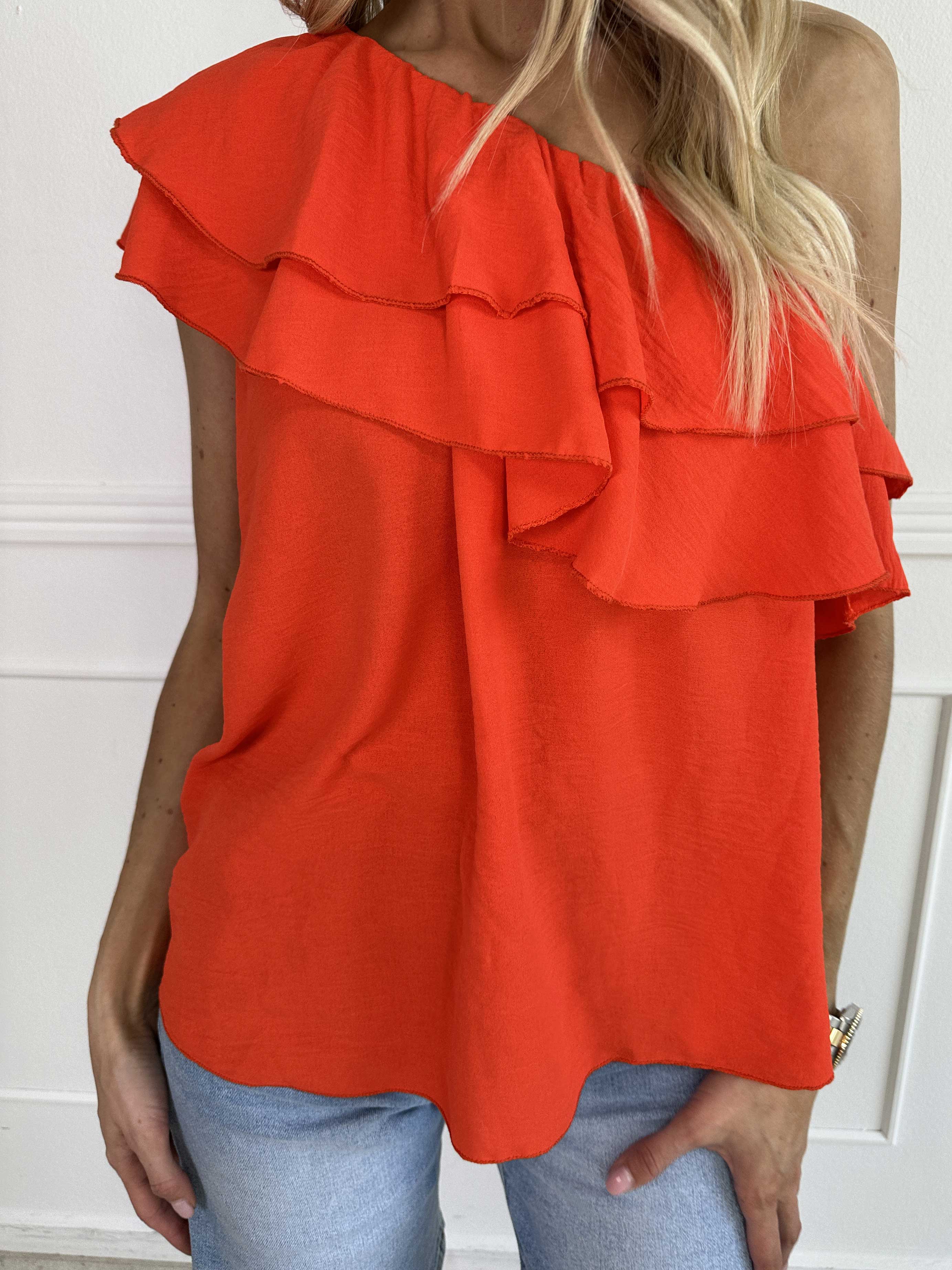 Catelyn Top - Söt one shoulder topp med volanger