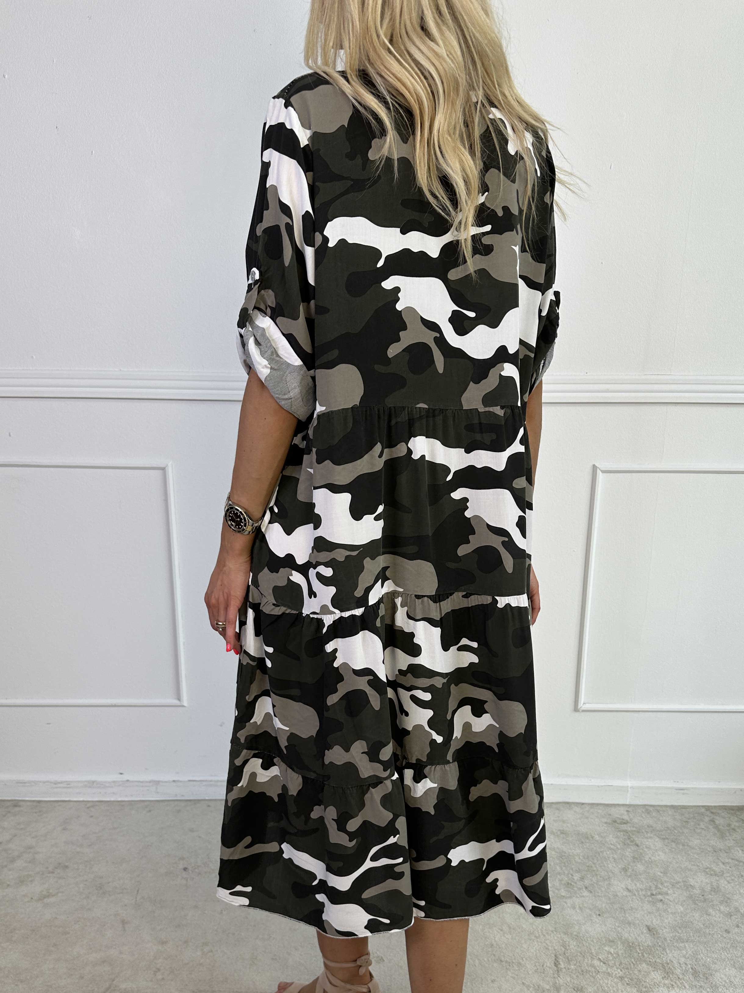 Dotti Camo - Randig viskosklänning med lager-på-lager-look