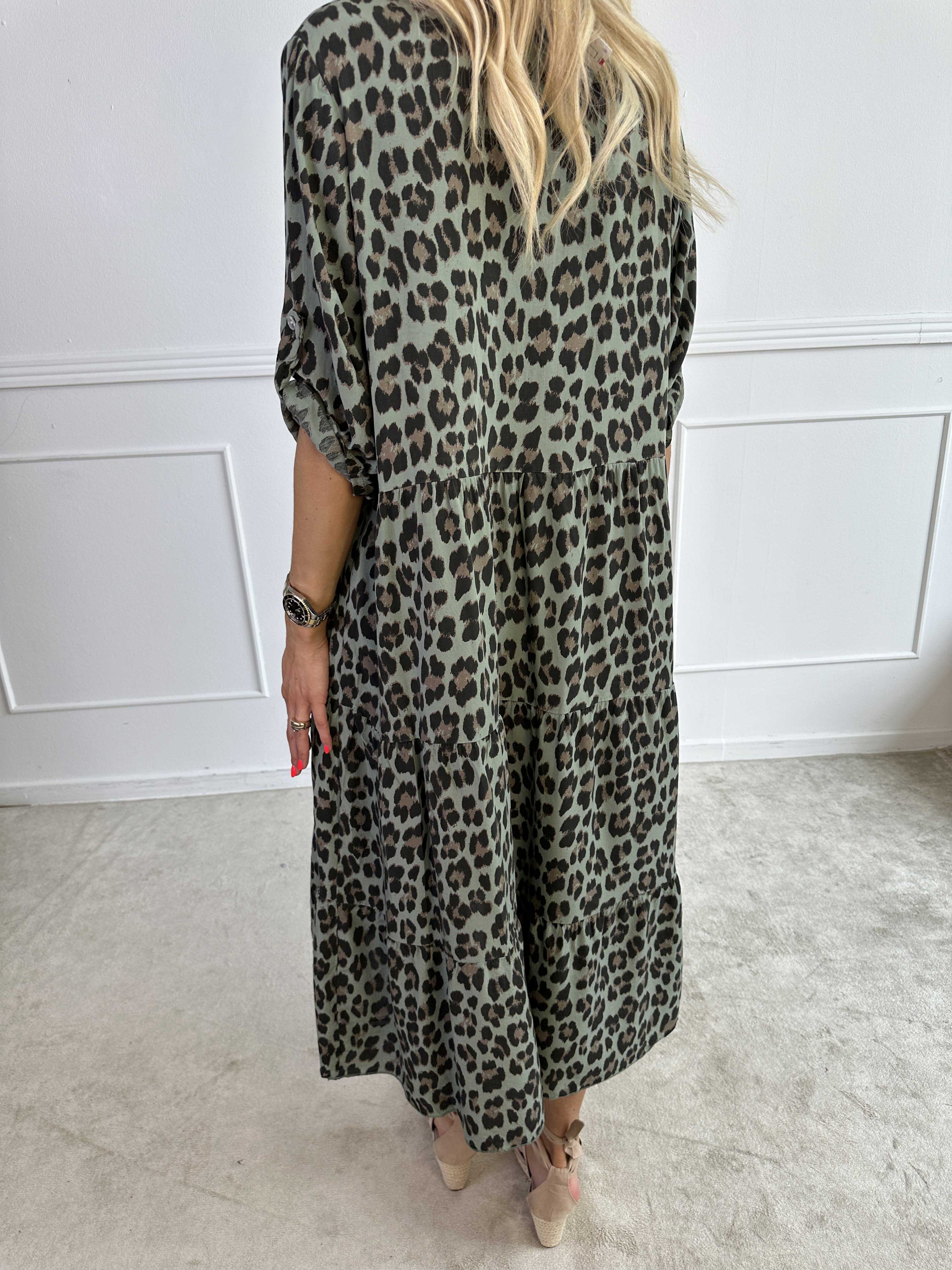 Dotti Leo - Viskosklänning med leopardmönster och lager-på-lager-look