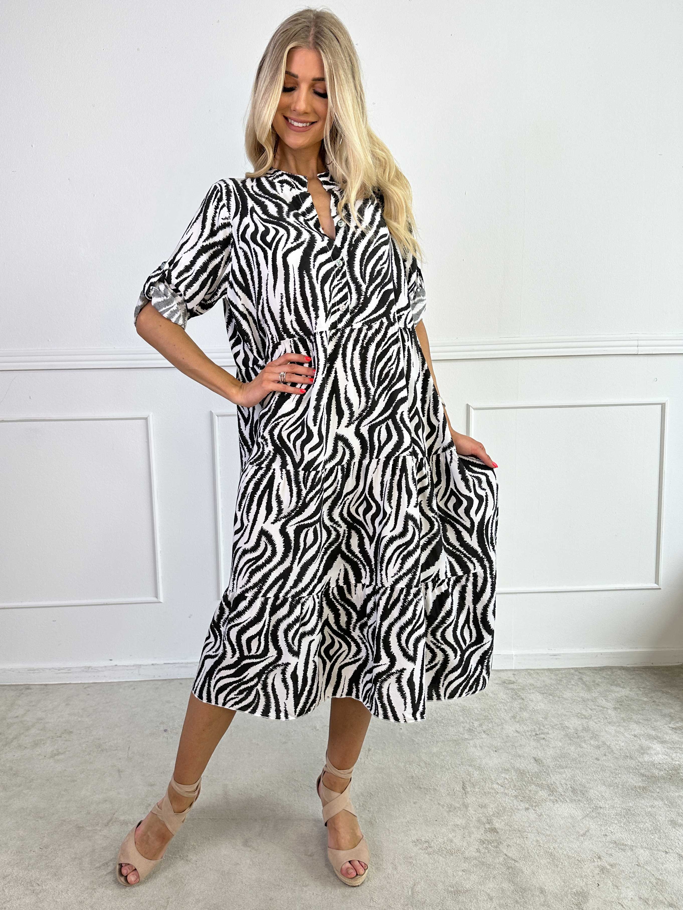 Dotti Zebra - Randig viskosklänning med lager-på-lager-look