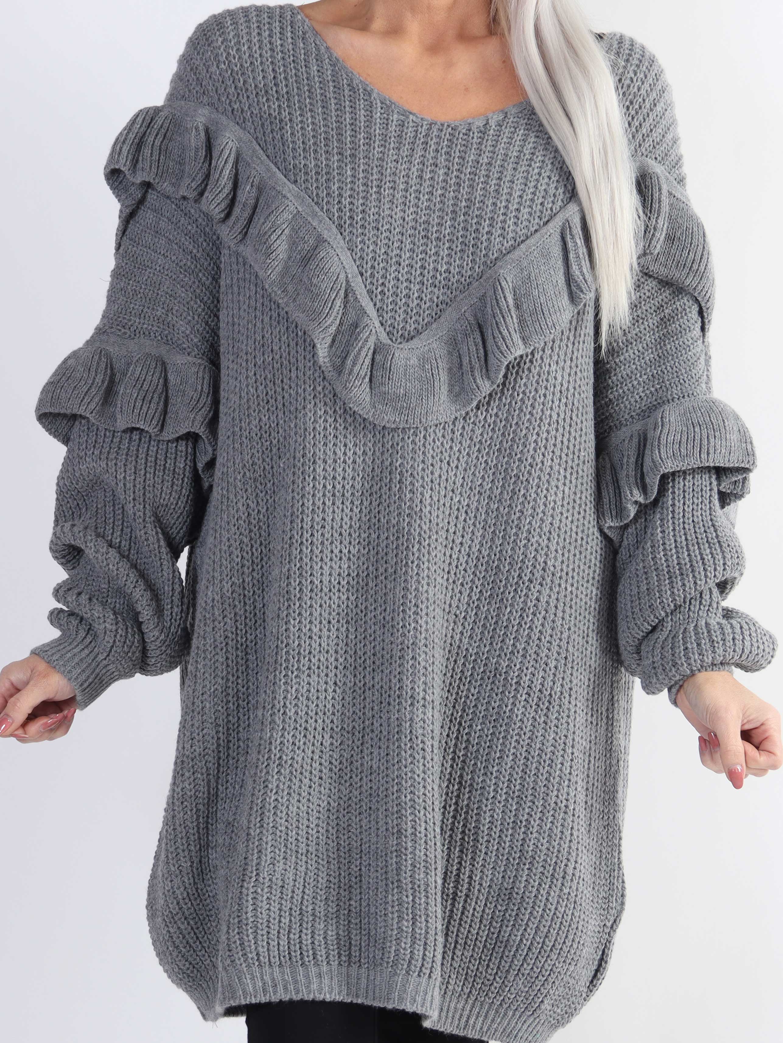 Ellis Dress - Snygg plus size stickad klänning med fina volangdetaljer