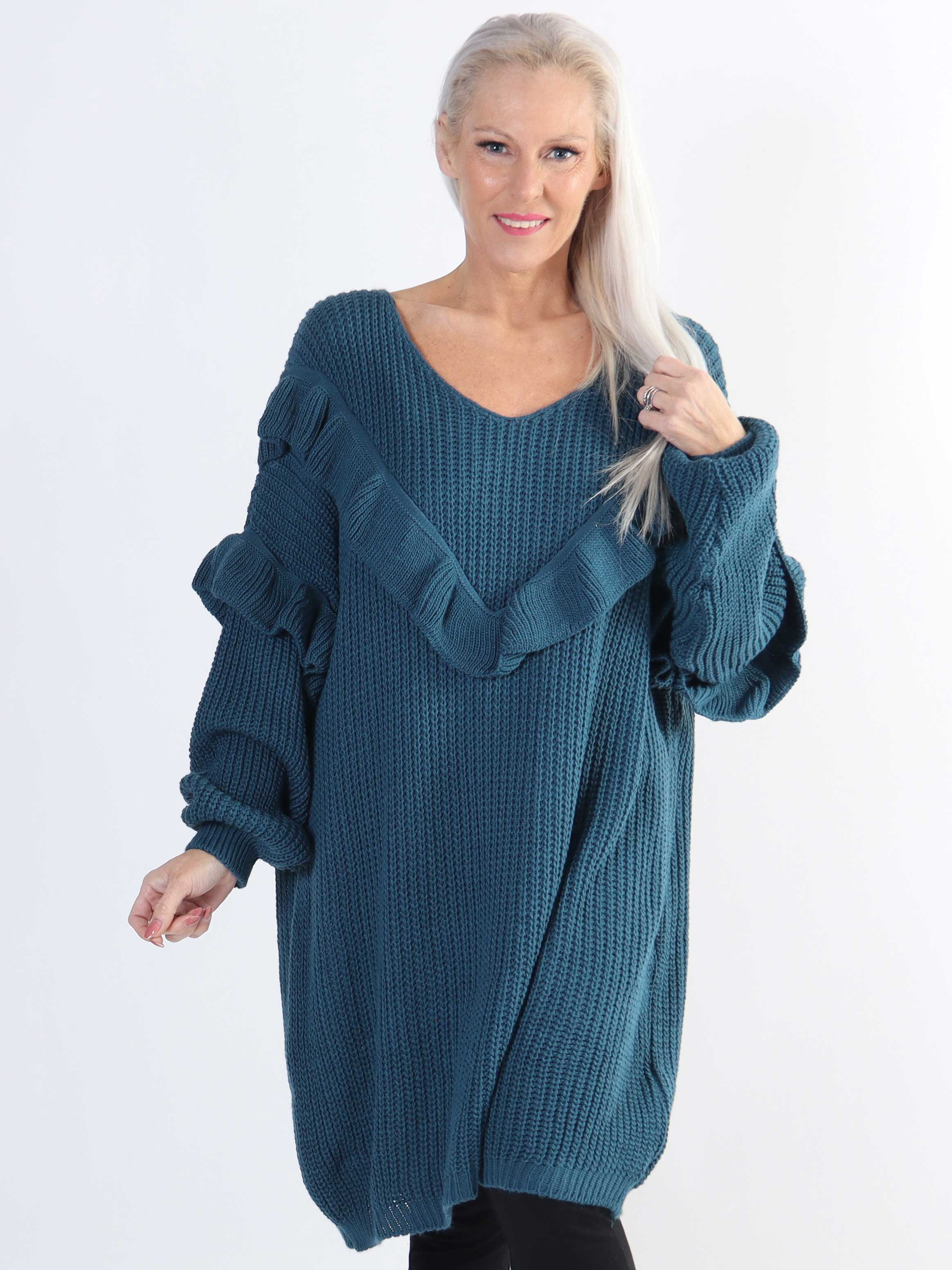 Ellis Dress - Snygg plus size stickad klänning med fina volangdetaljer