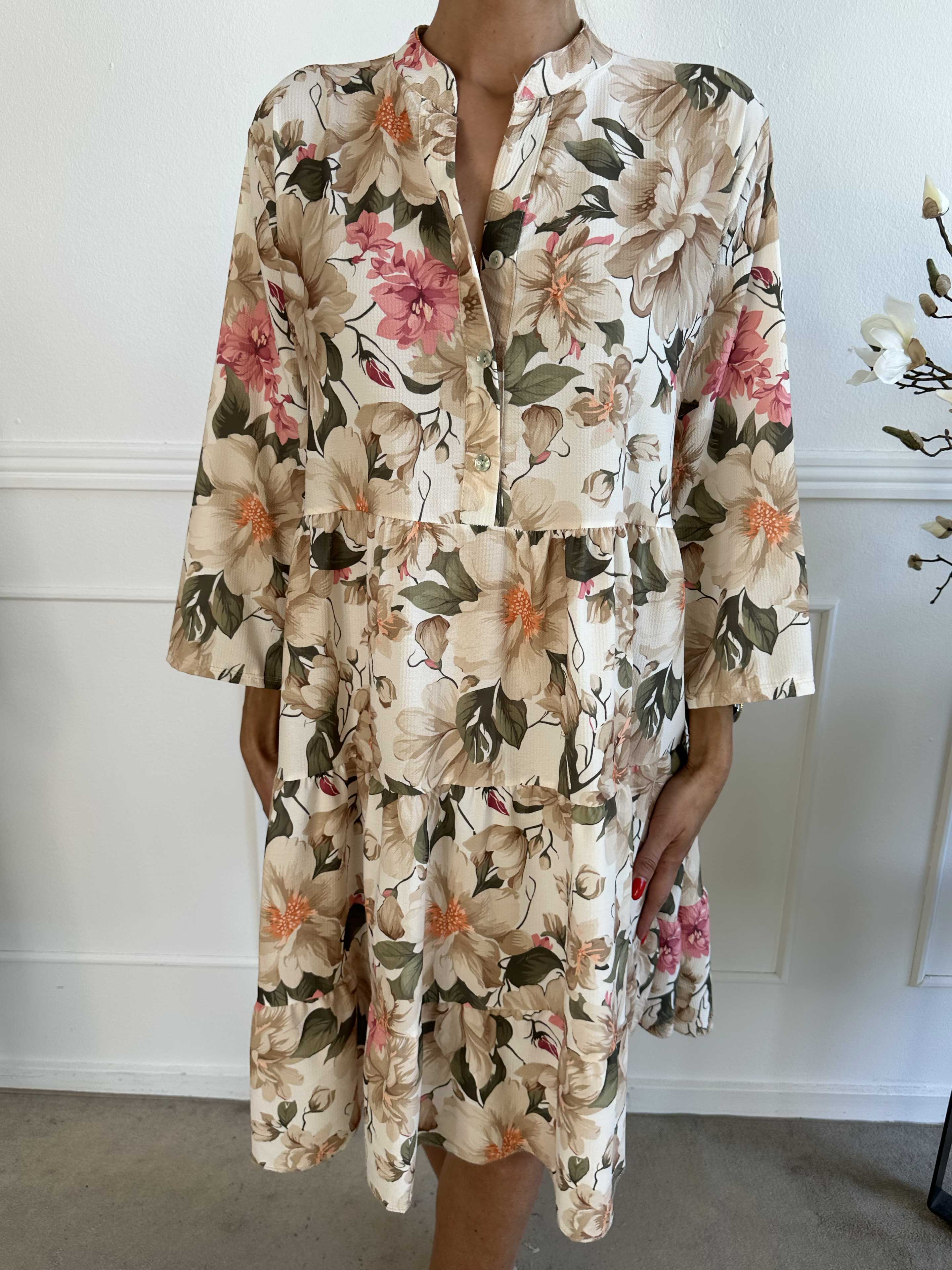 Flower Dress - Söt blommig klänning med lager-på-lager-look