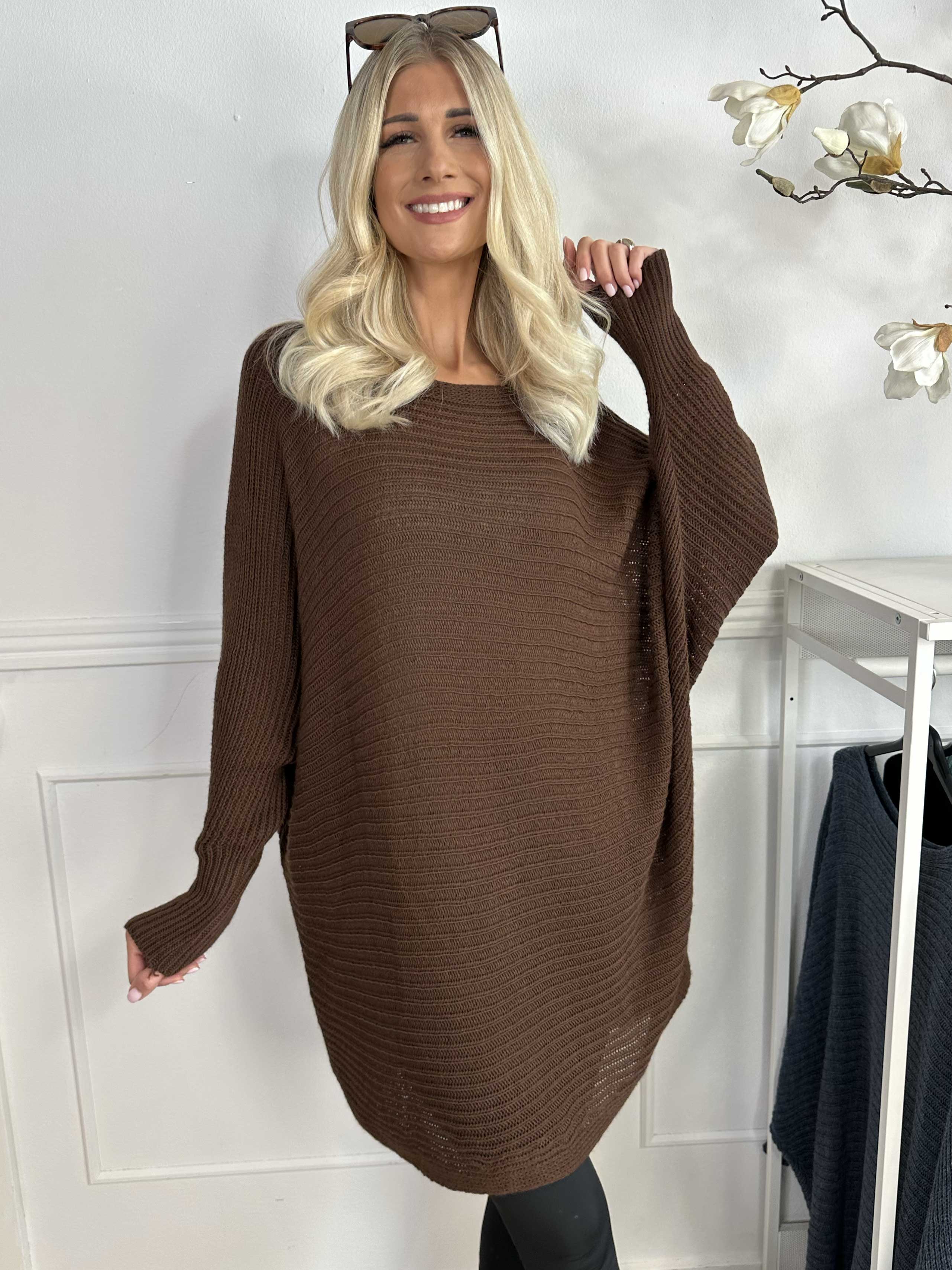 Gabbi - Oversized stickat med fladdermusärmar
