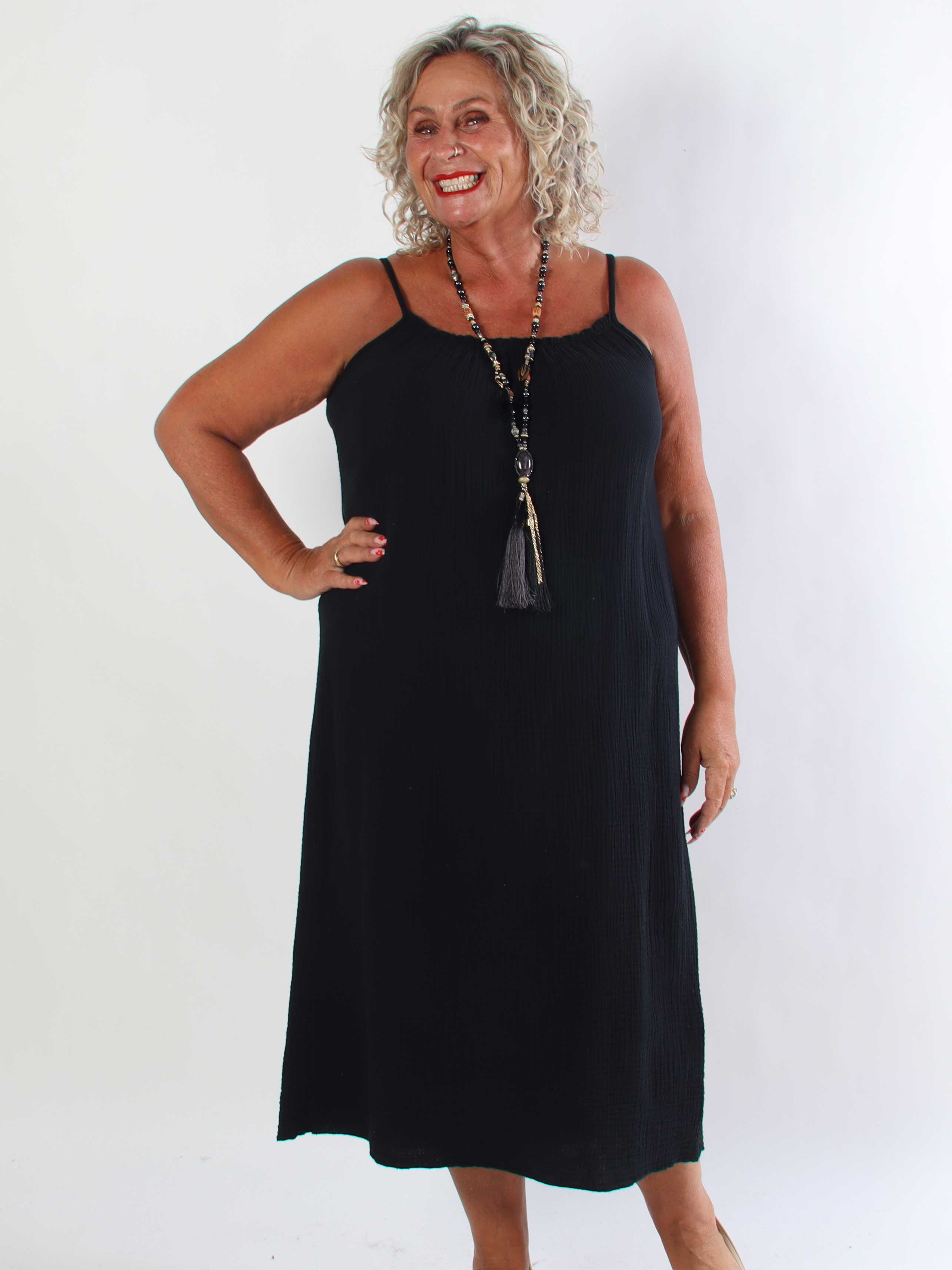 Kamma – Plus size klänning med axelband i mjuk bomullsmuslin
