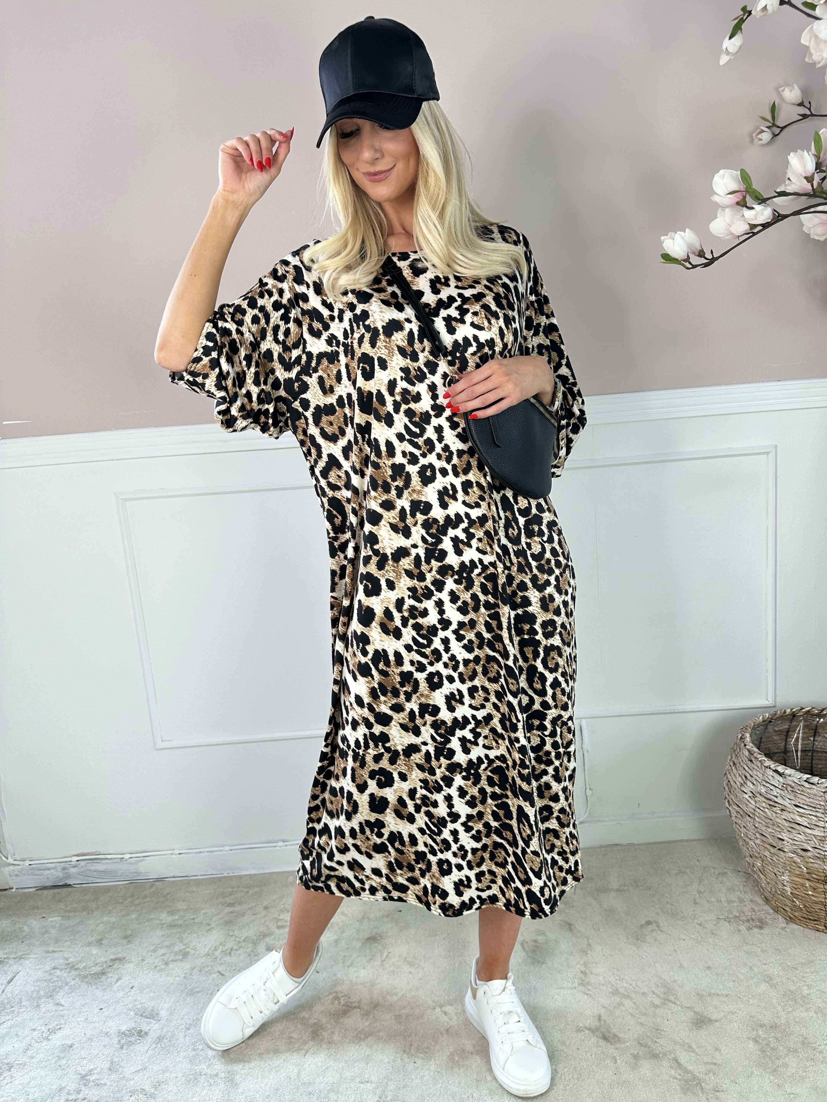 Katri - Långklänning i skrynkelfritt leopardtyg