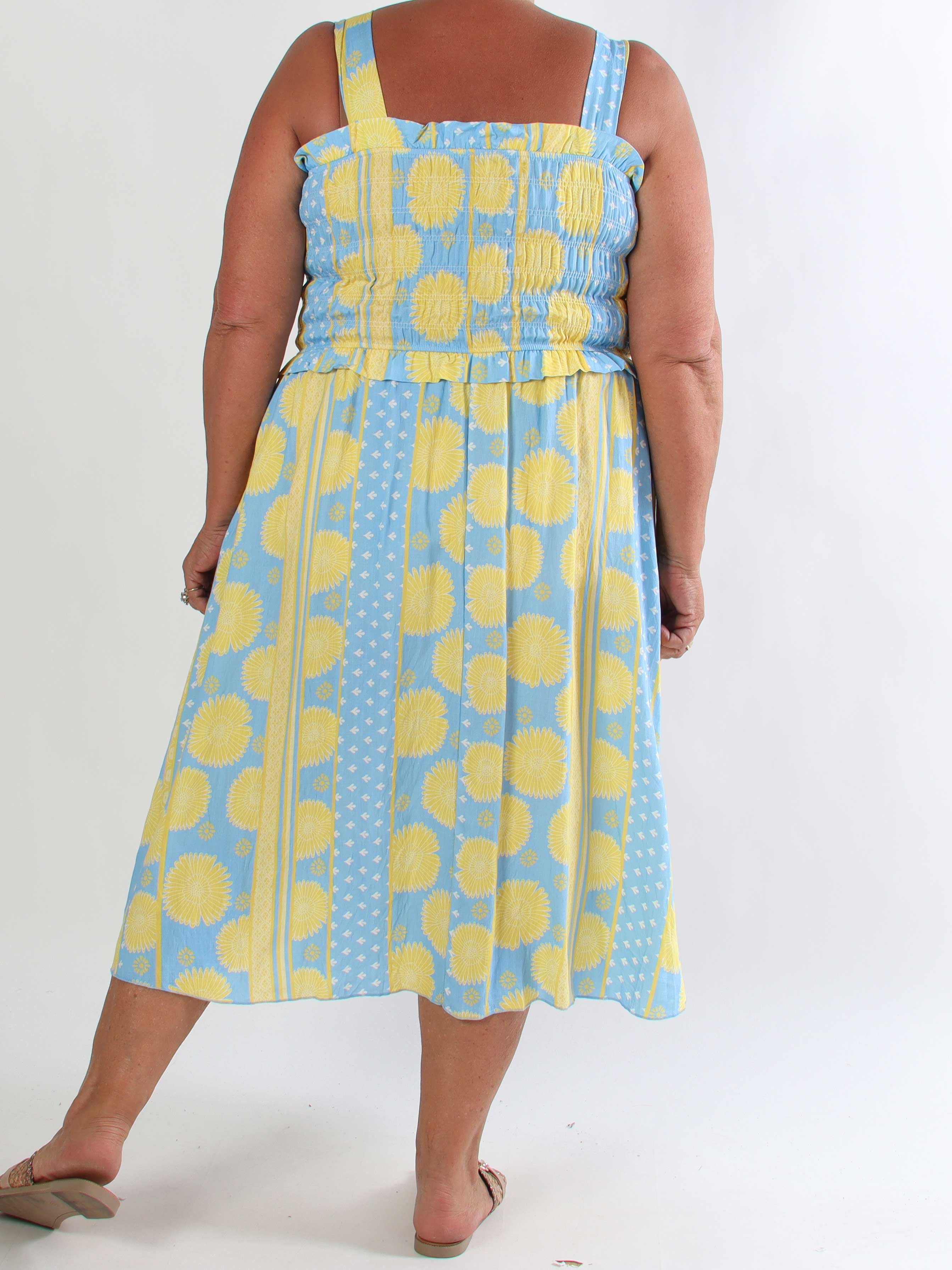 Marisol Sunburst - Plus size sommarklänning i viskos med smock över bröstet