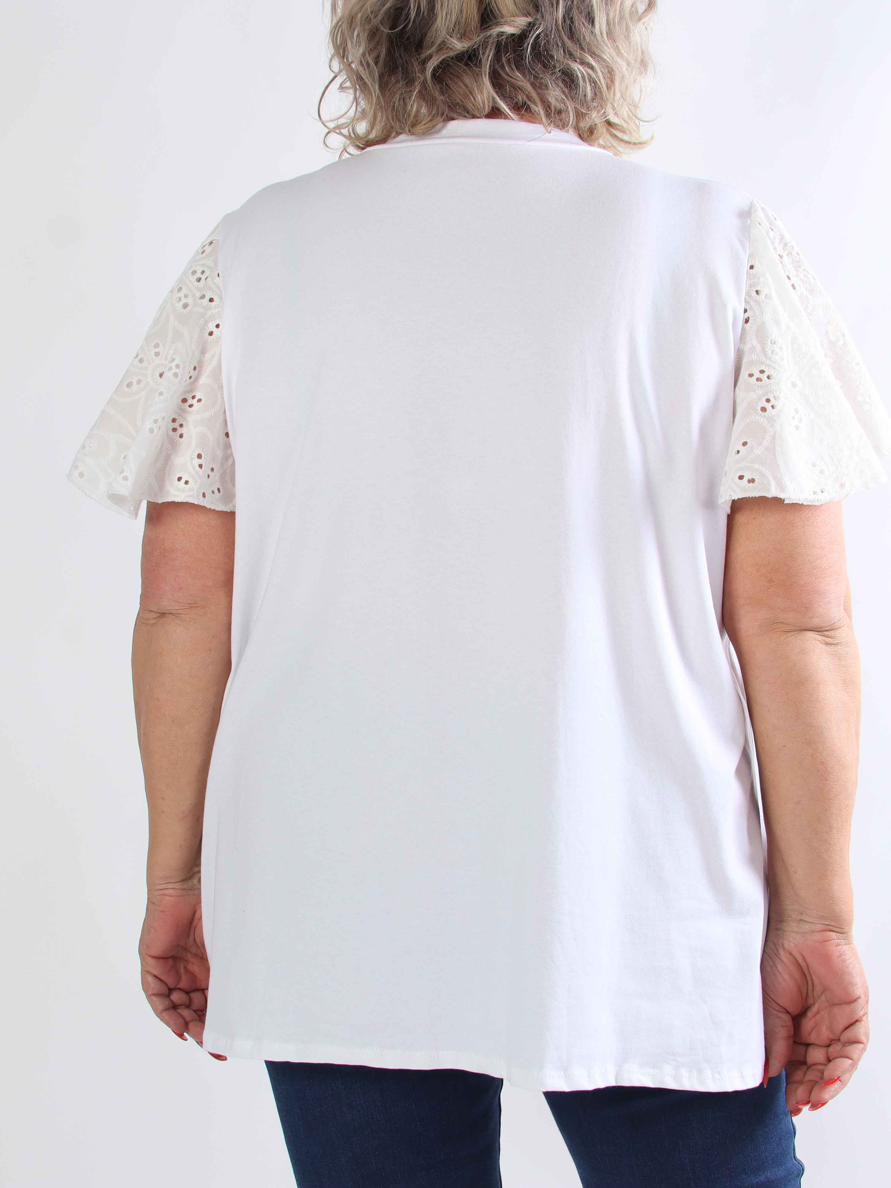 Nocara - Plus size t-shirt i blød bomuld med fine ærmer i broderie anglaise