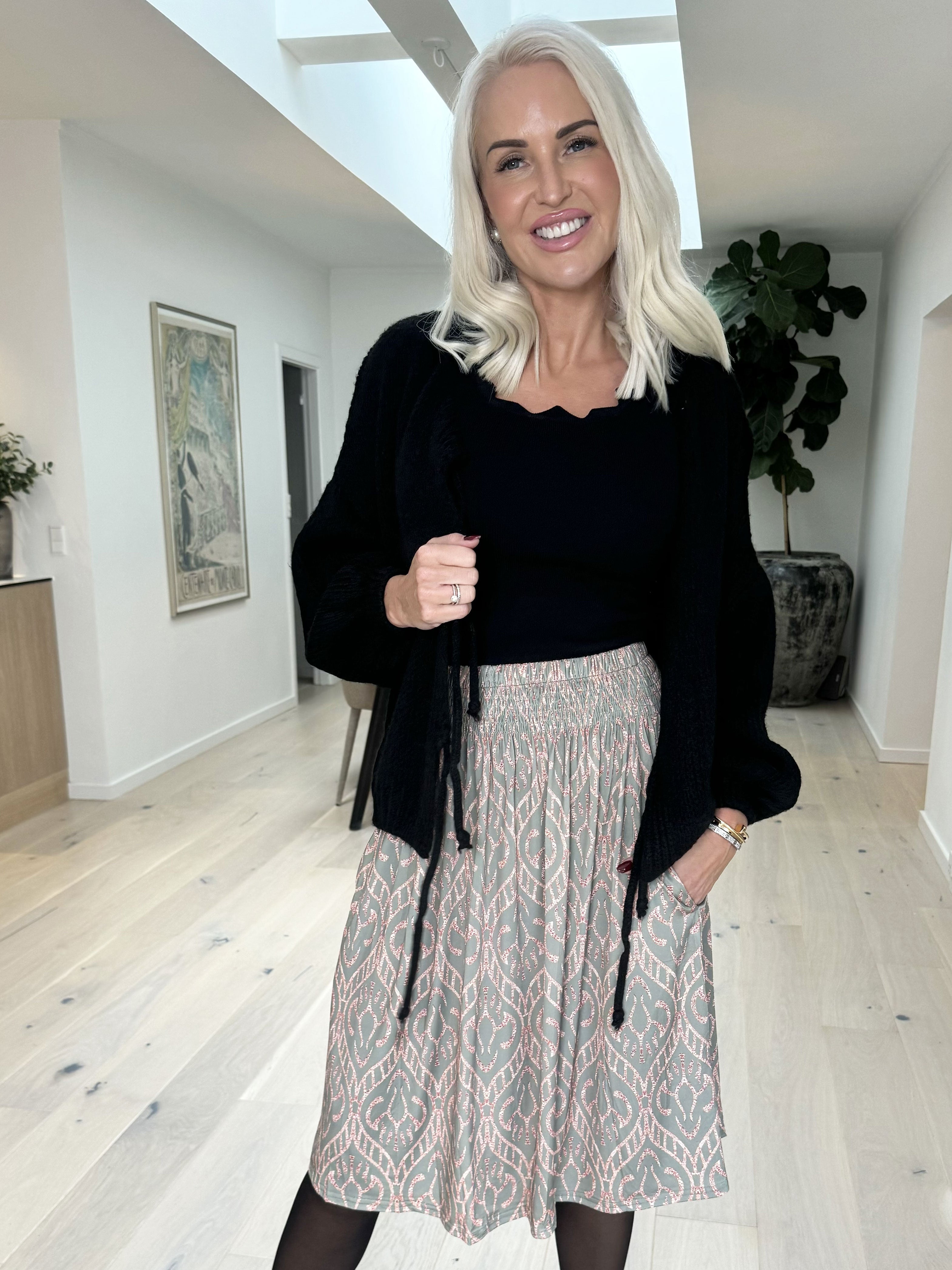 Pams Boho Skirt - Kjol i skrynkelfritt tyg med fickor