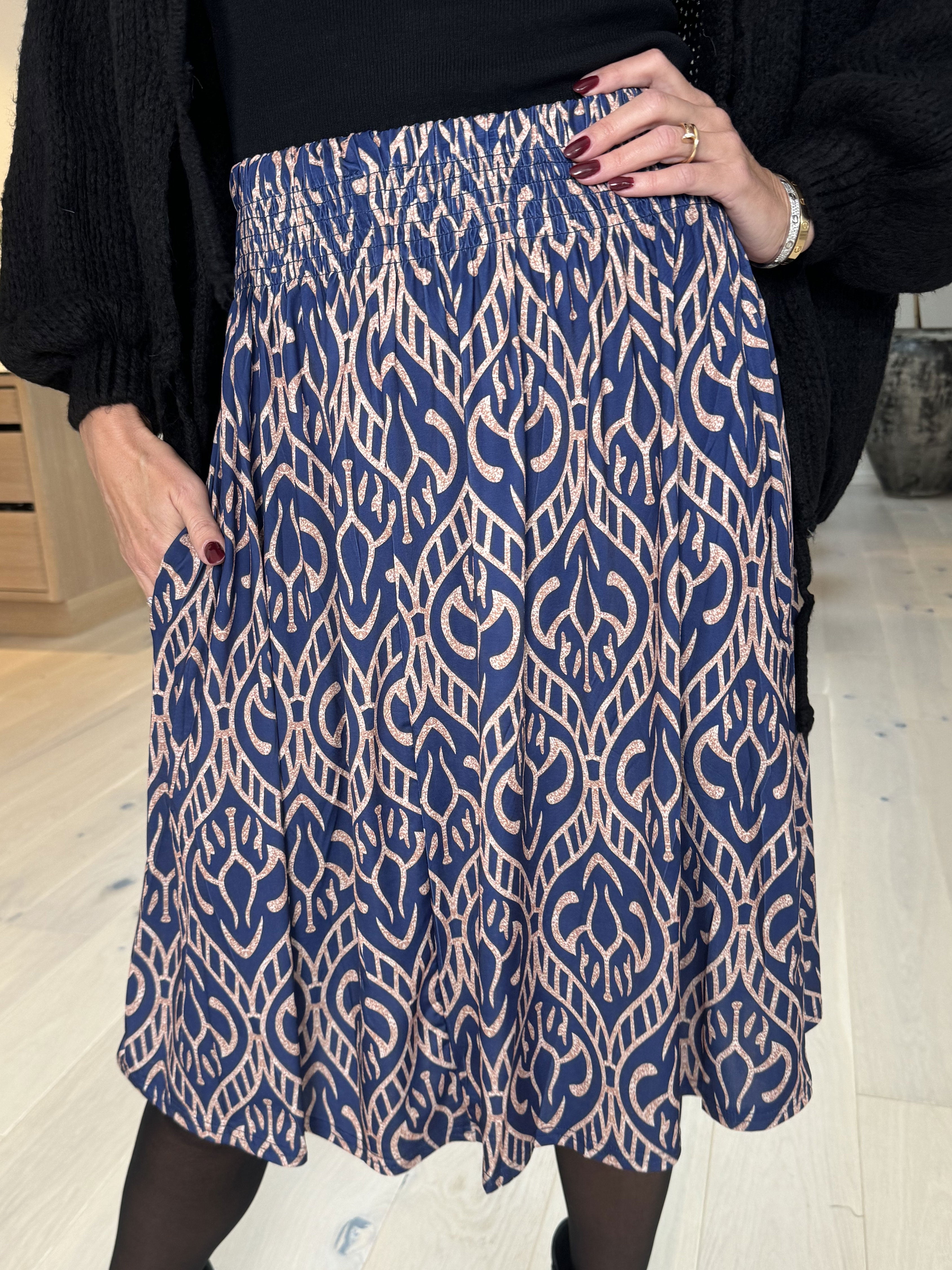 Pams Boho Skirt - Kjol i skrynkelfritt tyg med fickor