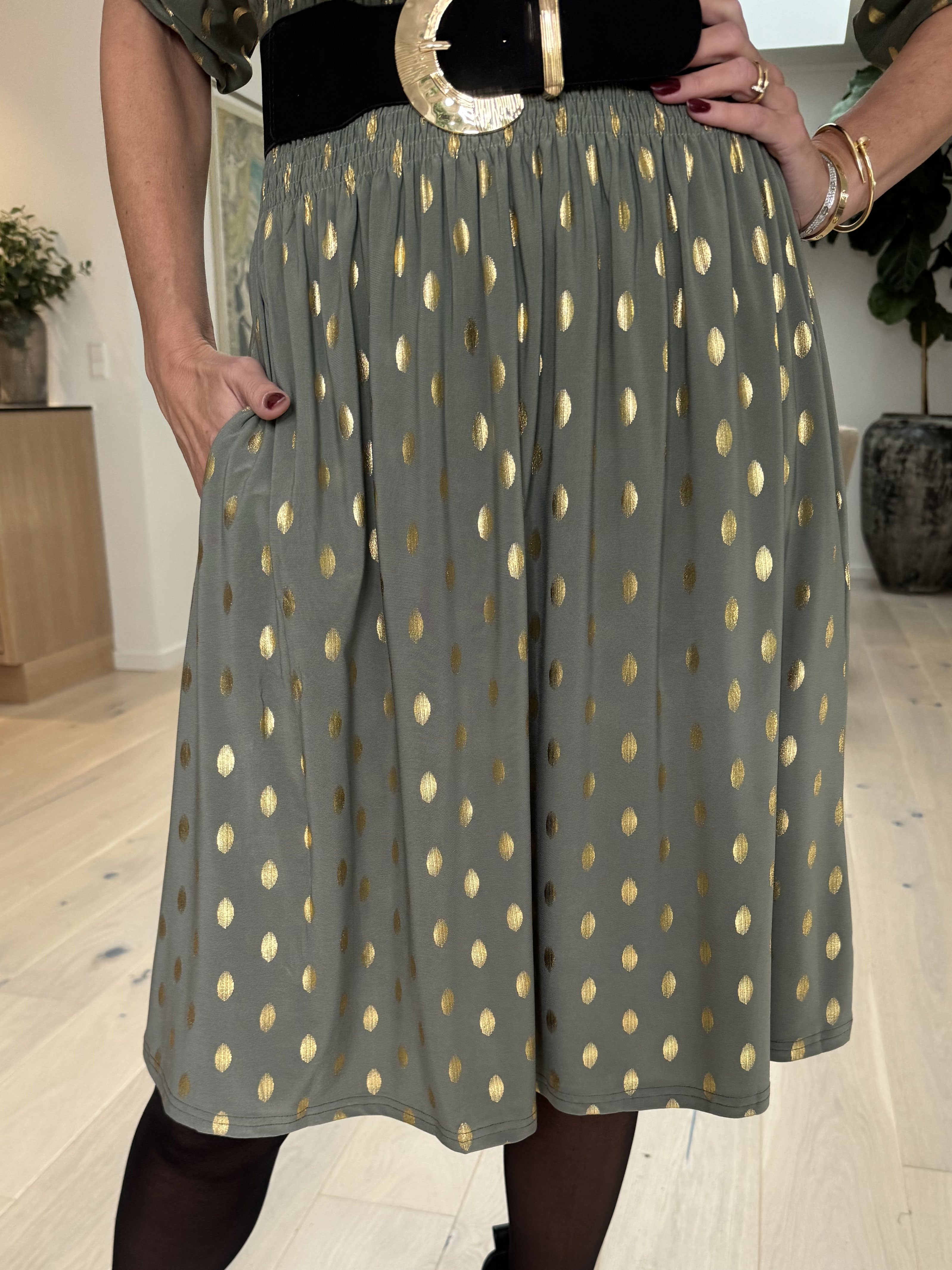 Pams Gold Dot Skirt - Kjol i skrynkelfritt tyg med fickor