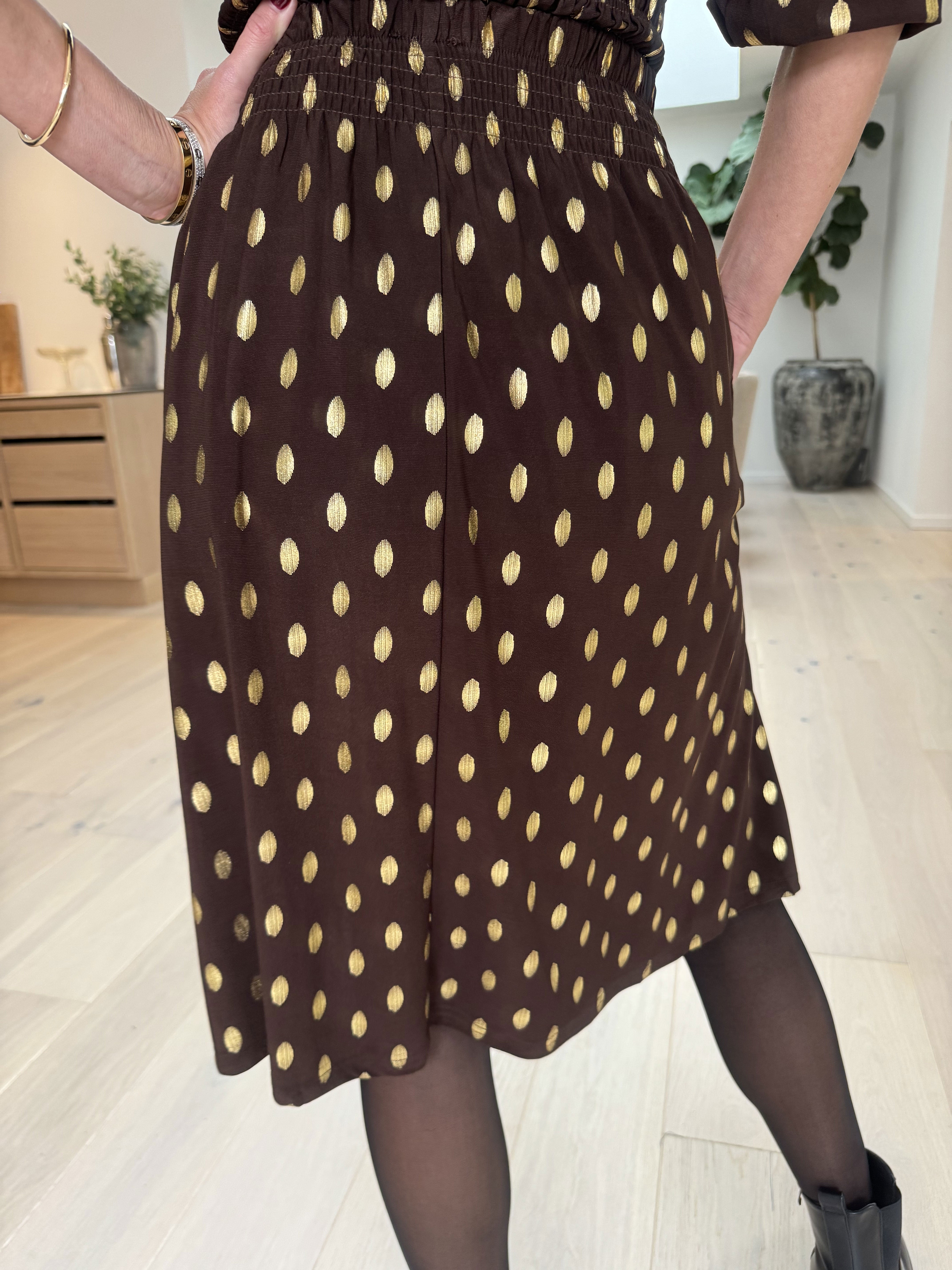 Pams Gold Dot Skirt - Kjol i skrynkelfritt tyg med fickor
