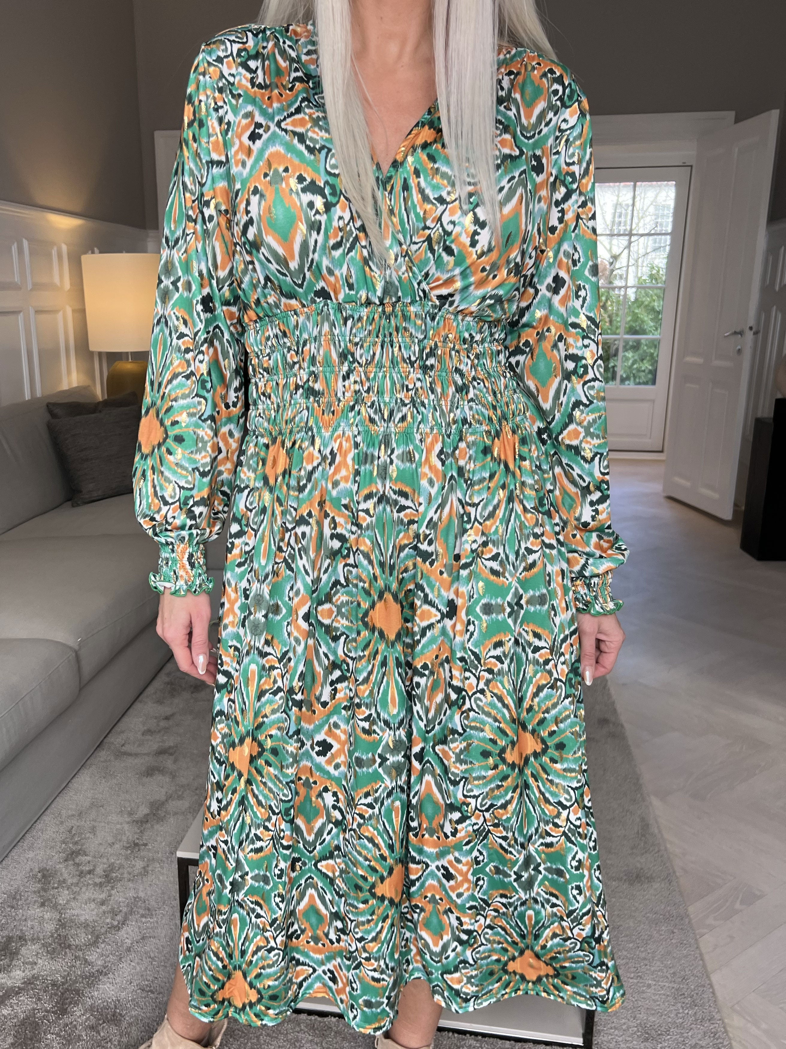 Pams Peacock Midi L/S - Mönstrad klänning med resår i skrynkelfritt tyg - Purple