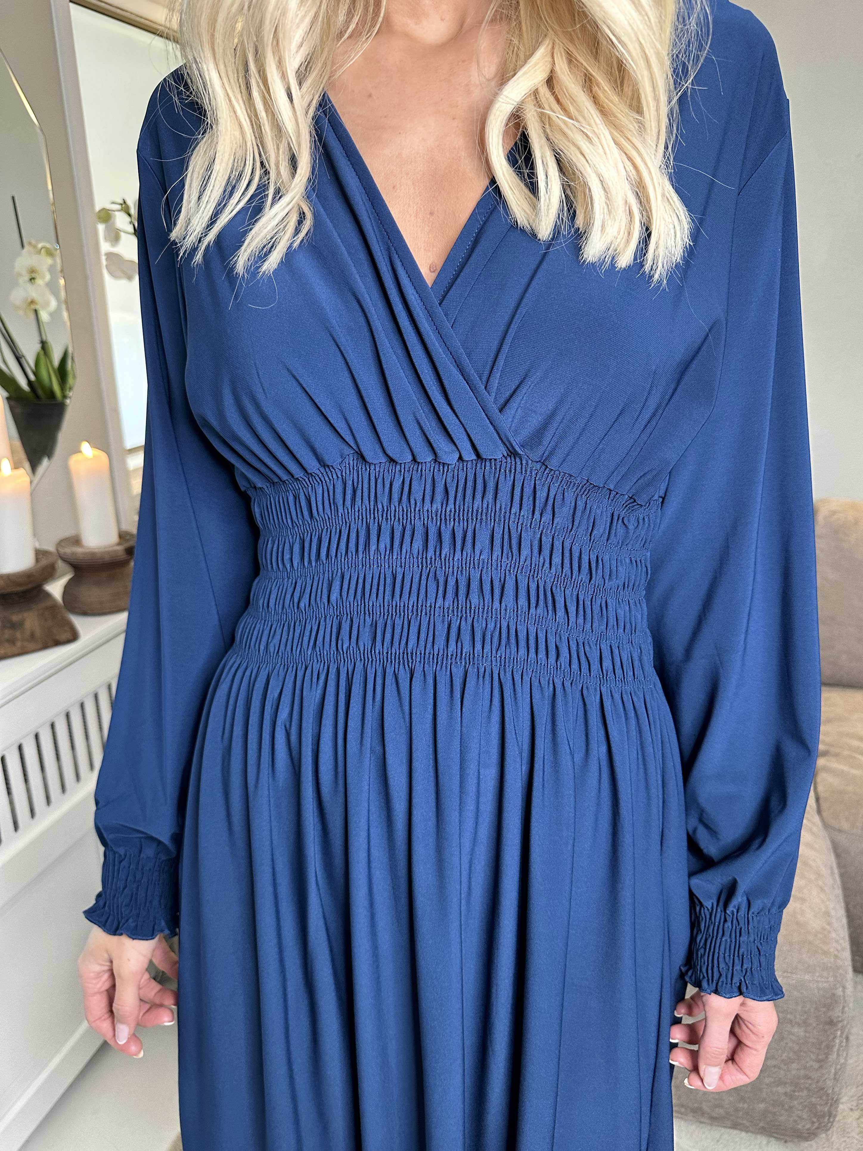 Pams Plain Short L/S - Elastisk kort klänning med smock och långa ärmar