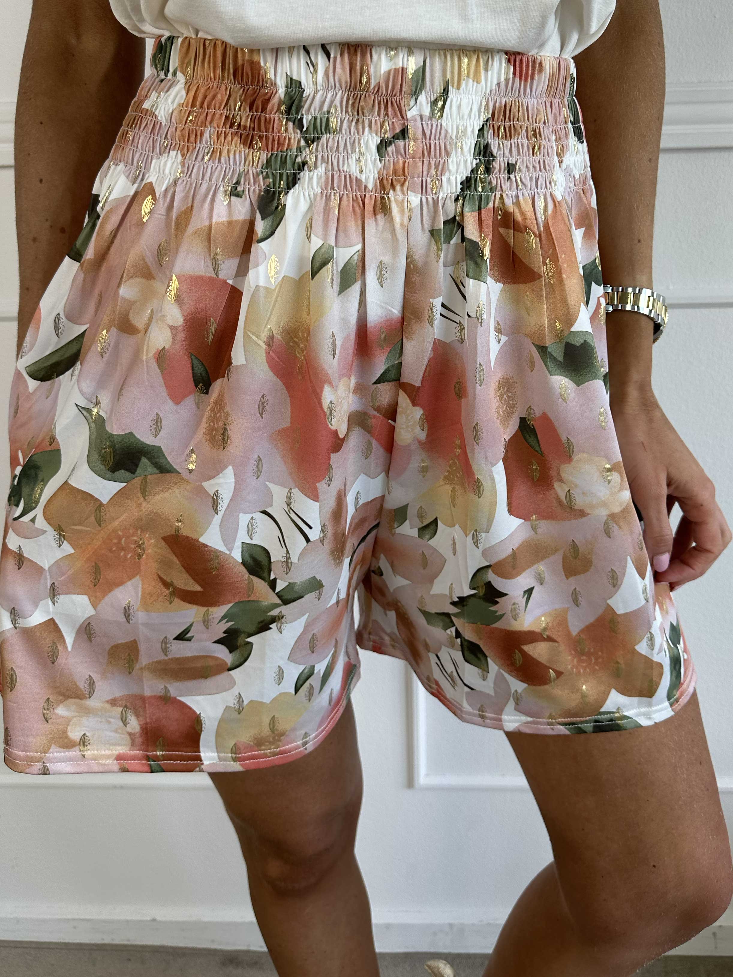 Pams Sweet Flower Shorts - Shorts i stretchigt tyg med resår i nederkanten